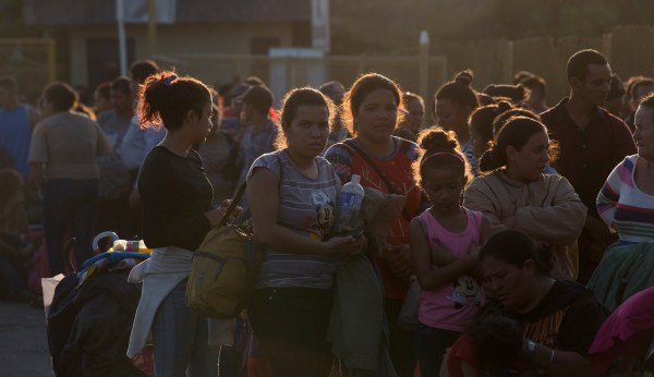 Some 700 Cuban migrants join Central American caravan traveling on foot to US-Mexico border