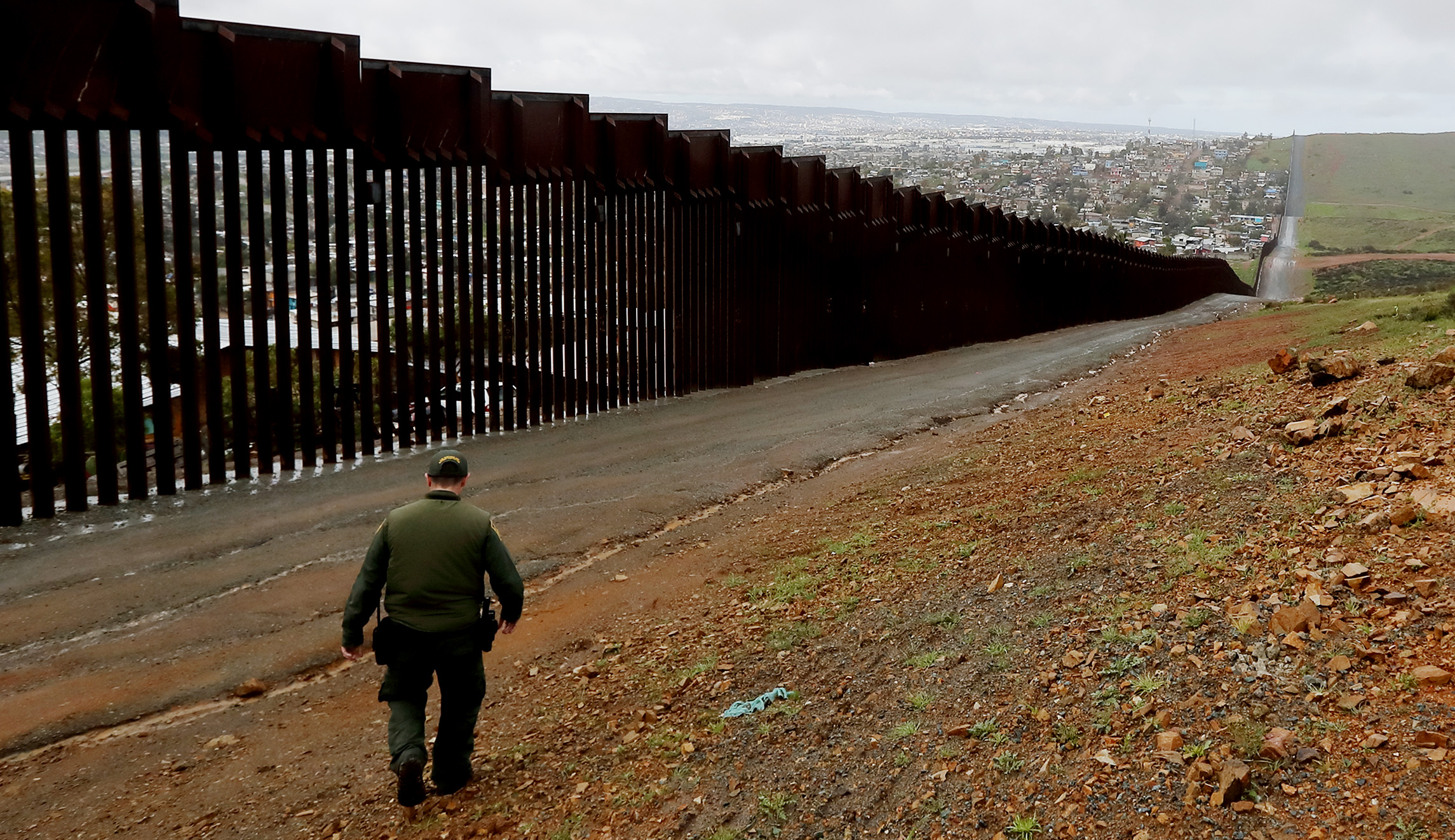 Pentagon approves $1B transfer for 57 miles of border wall projects