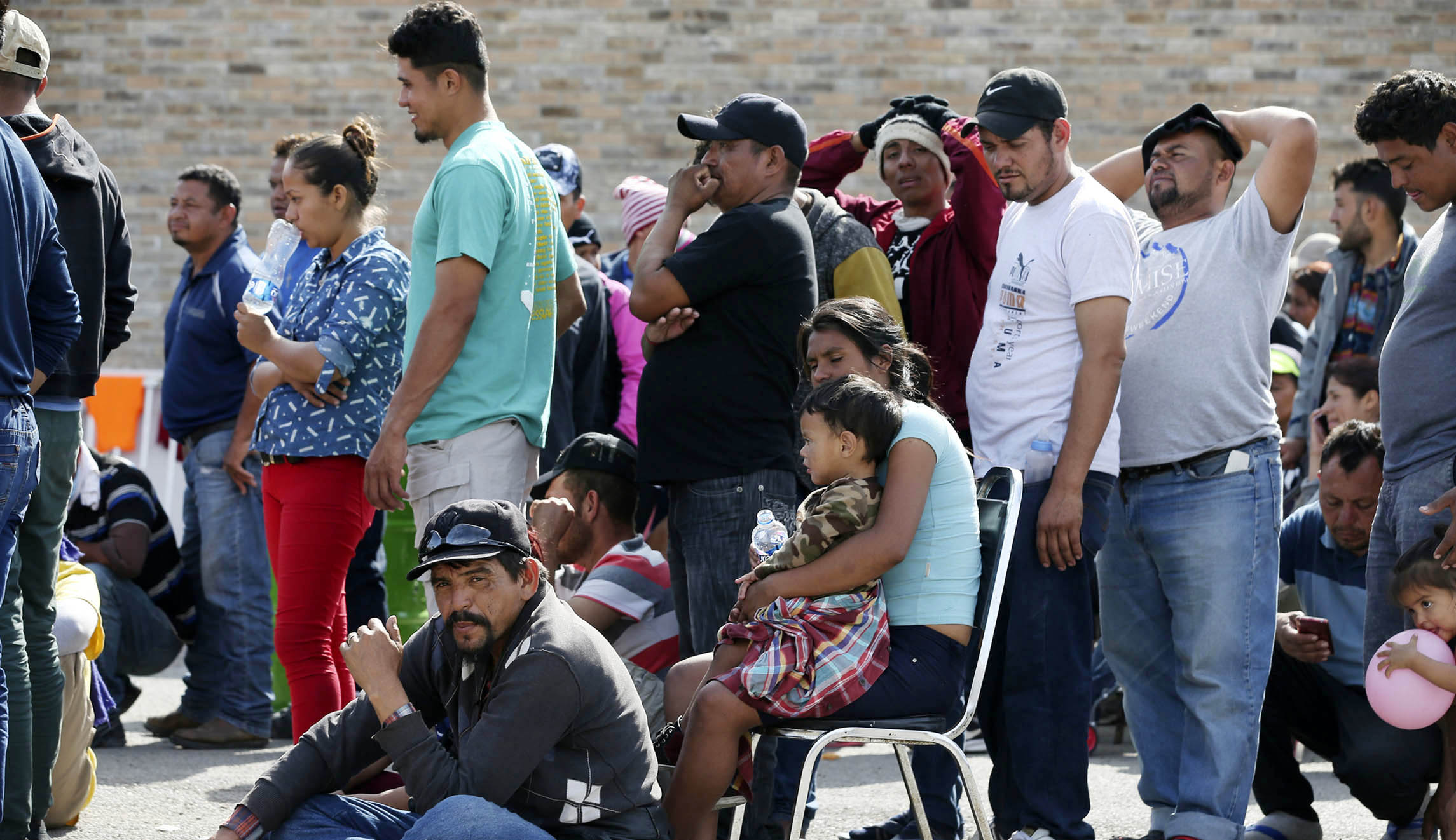 Mexican governor vows to block roads to thwart new caravan