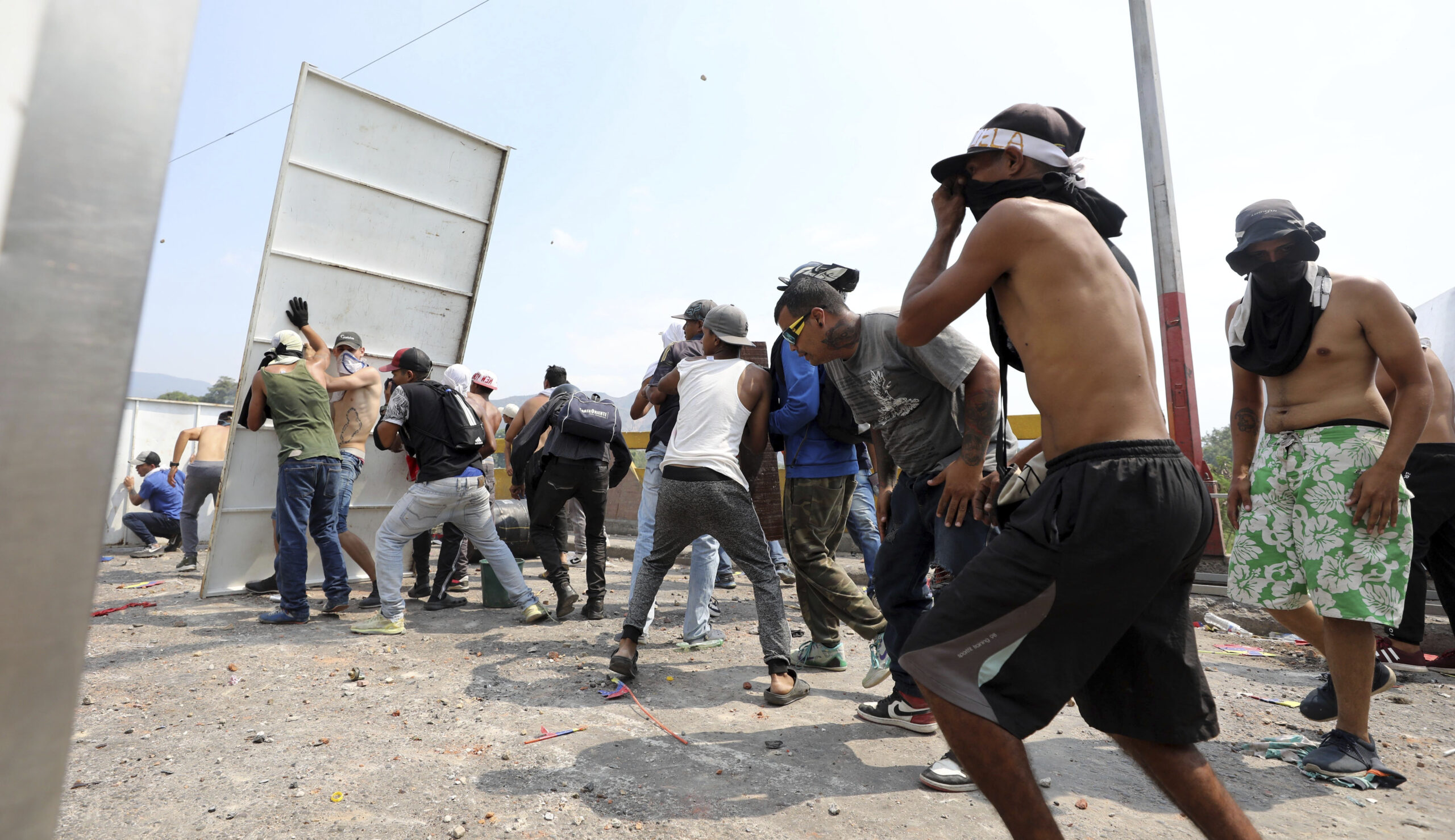 Venezuela standoff turns deadly as troops block aid delivery