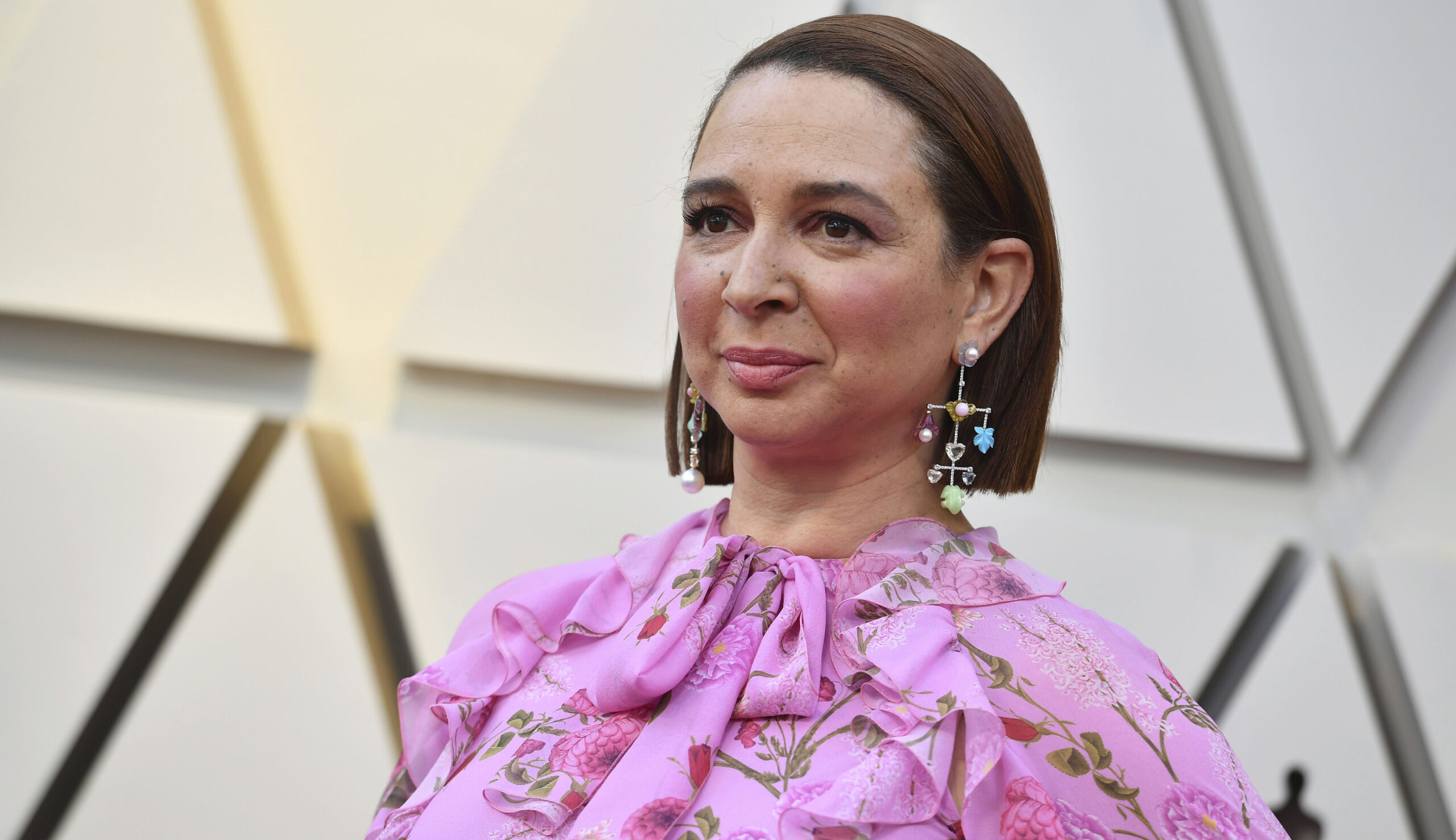 Maya Rudolph takes dig at Trump’s border wall at 2019 Oscars
