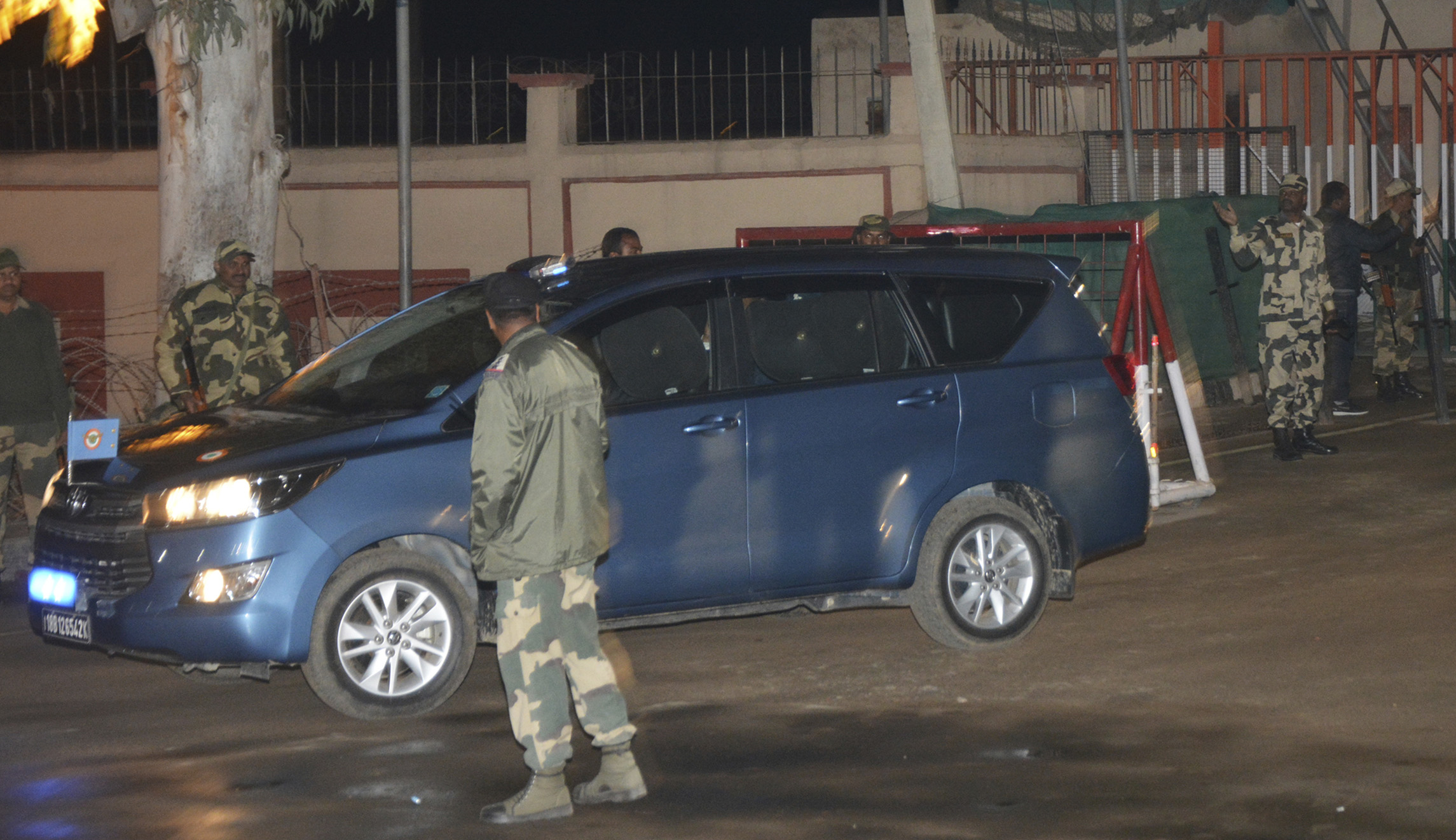 Pakistan releases captured Indian pilot in bid to ease tensions