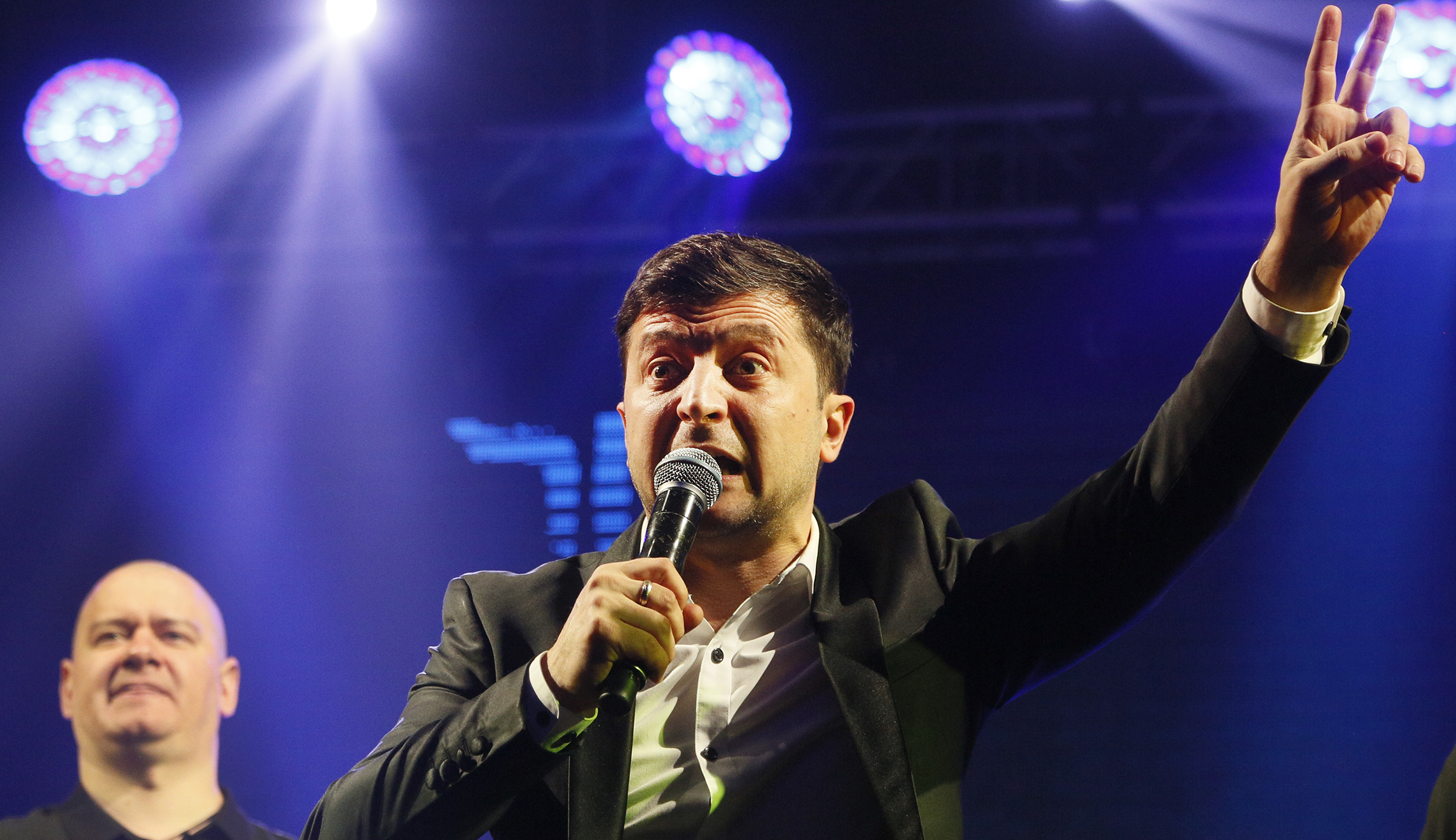 Western officials say new Ukrainian president poses threat to Putin