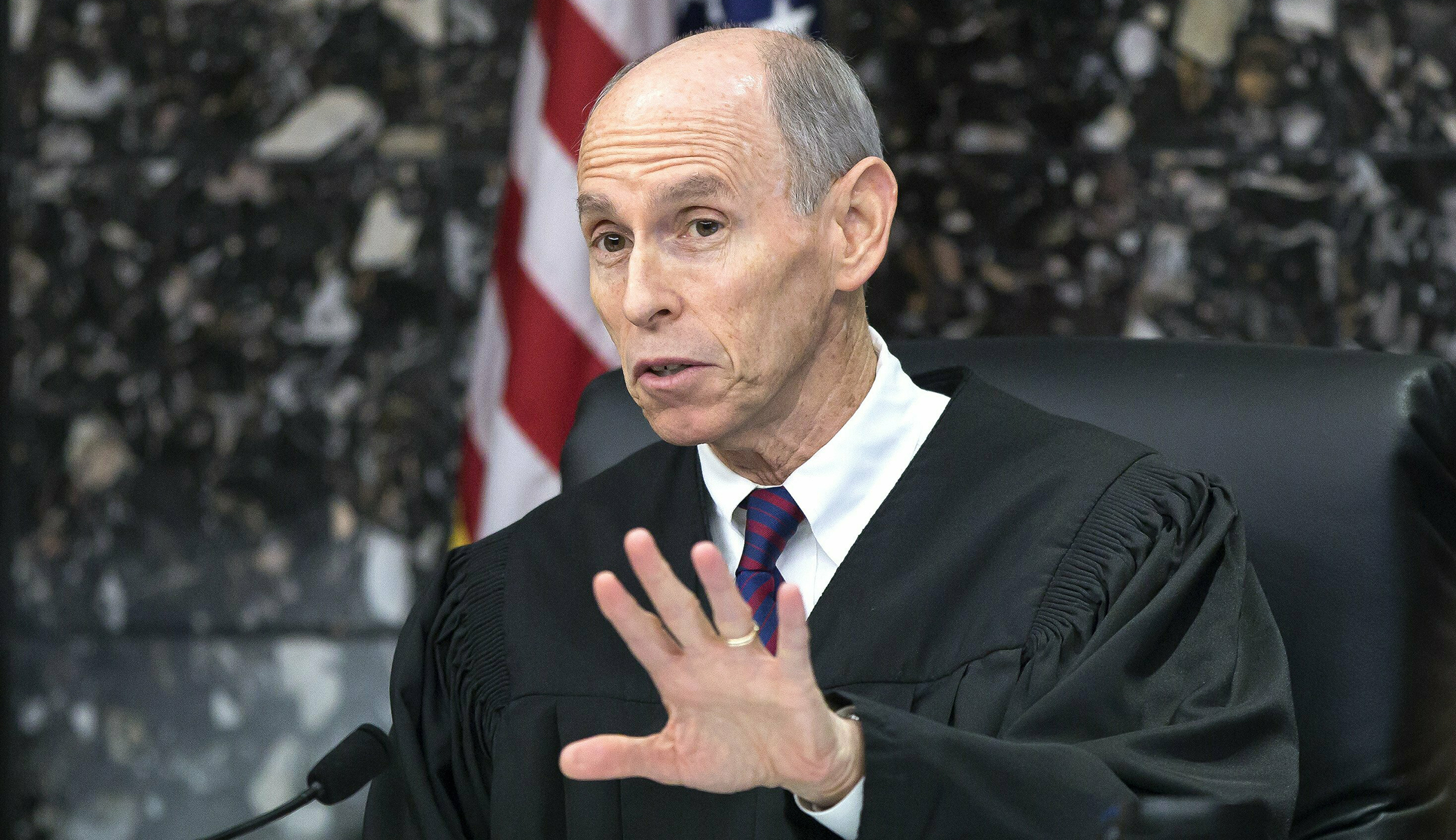 Judge suppresses Robert Kraft spa video