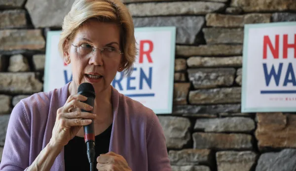 Elizabeth Warren calls for Trump impeachment on campaign trail