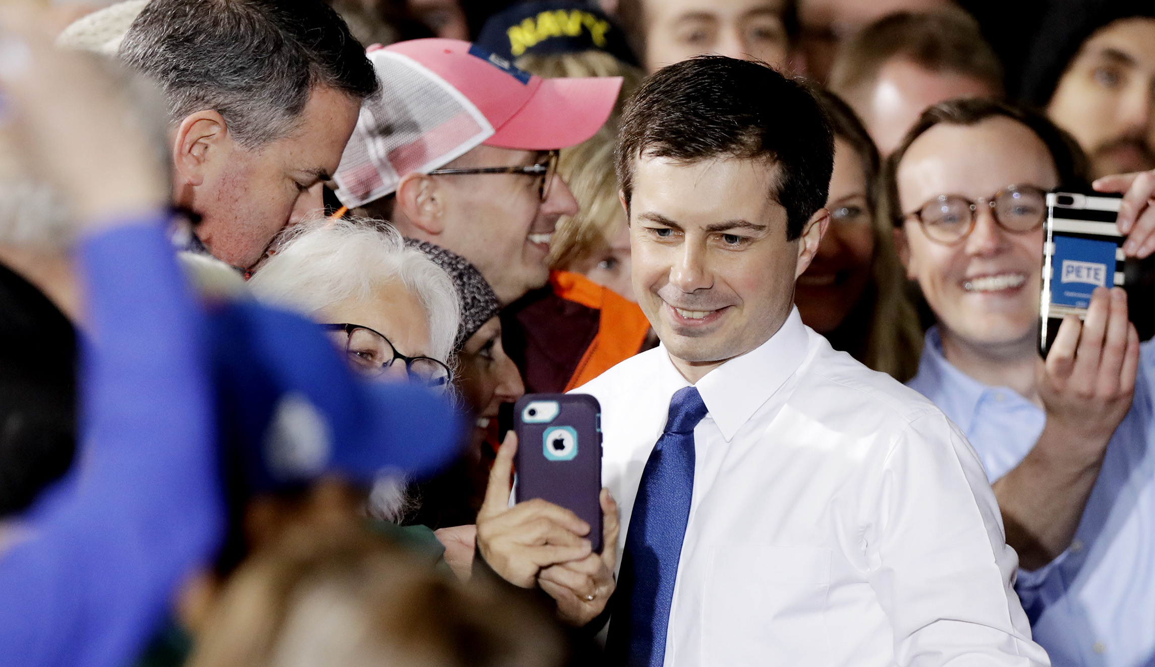 Pete Buttigieg responding to Notre Dame fire in fluent French goes viral