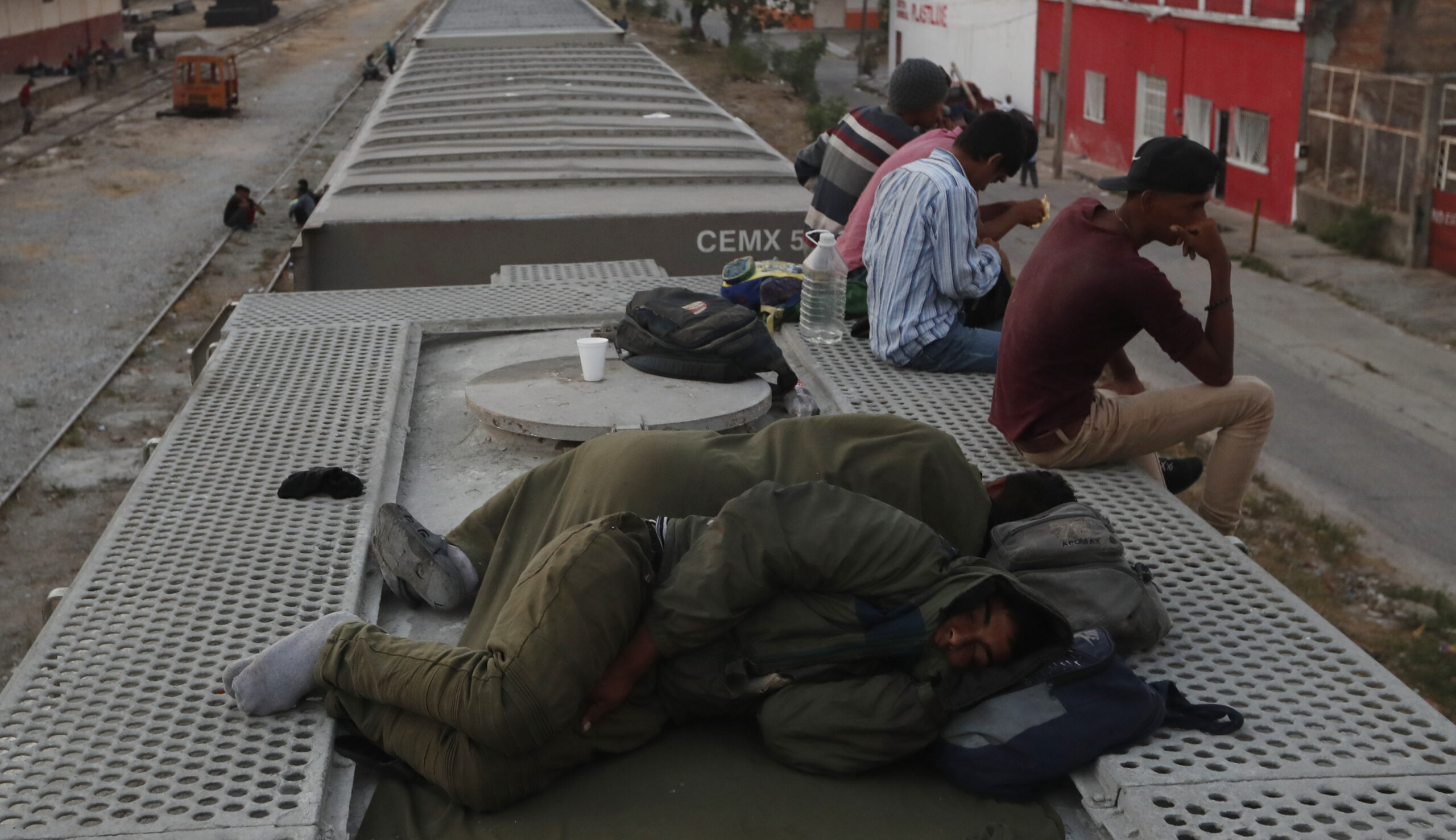 1,500 migrants in two caravans had US criminal histories