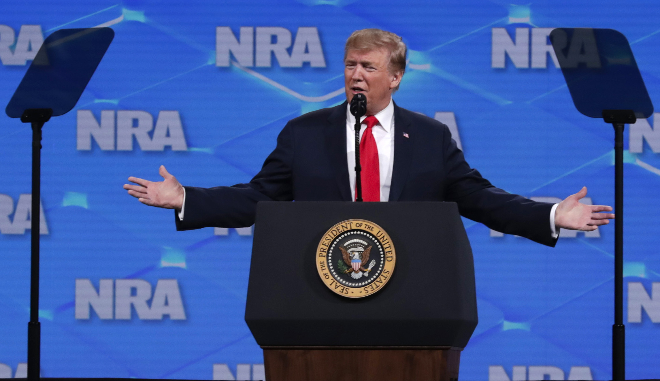 Cellphone appears to have been thrown at Trump during NRA speech