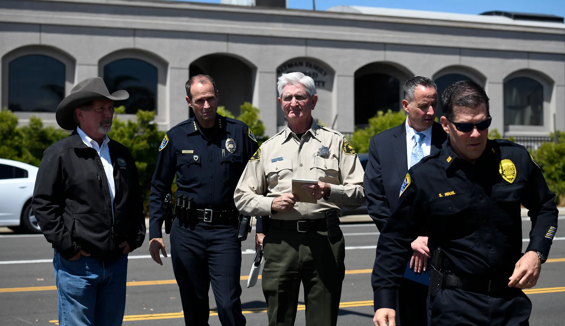 1 dead, 3 injured in synagogue shooting near San Diego