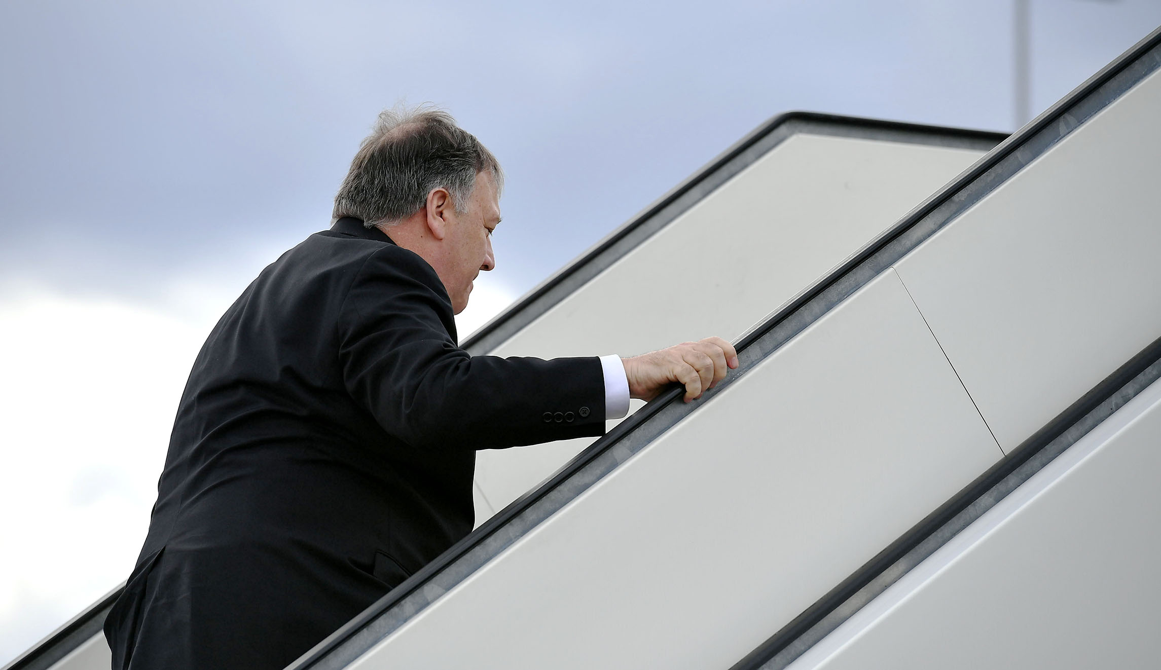 Pompeo flying to meet top military commanders amid Iran threats