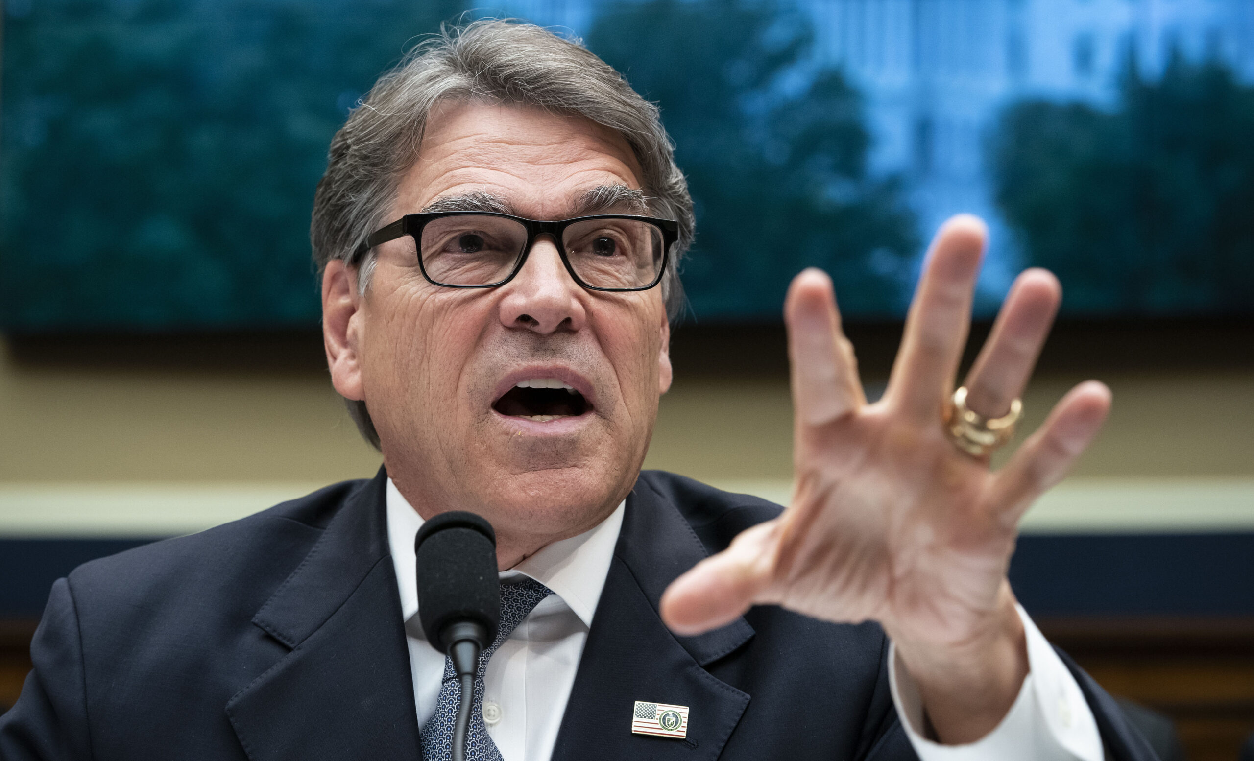 Rick Perry says fossil fuels combined with modern technology will jump-start the Ohio Valley