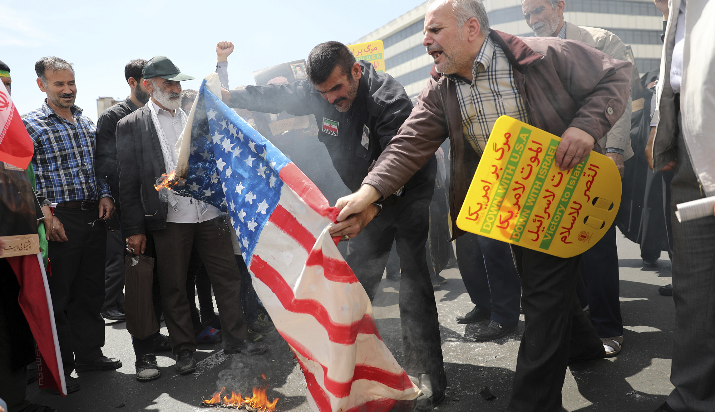 Iran executes ex-defense ministry official on charges of spying for US