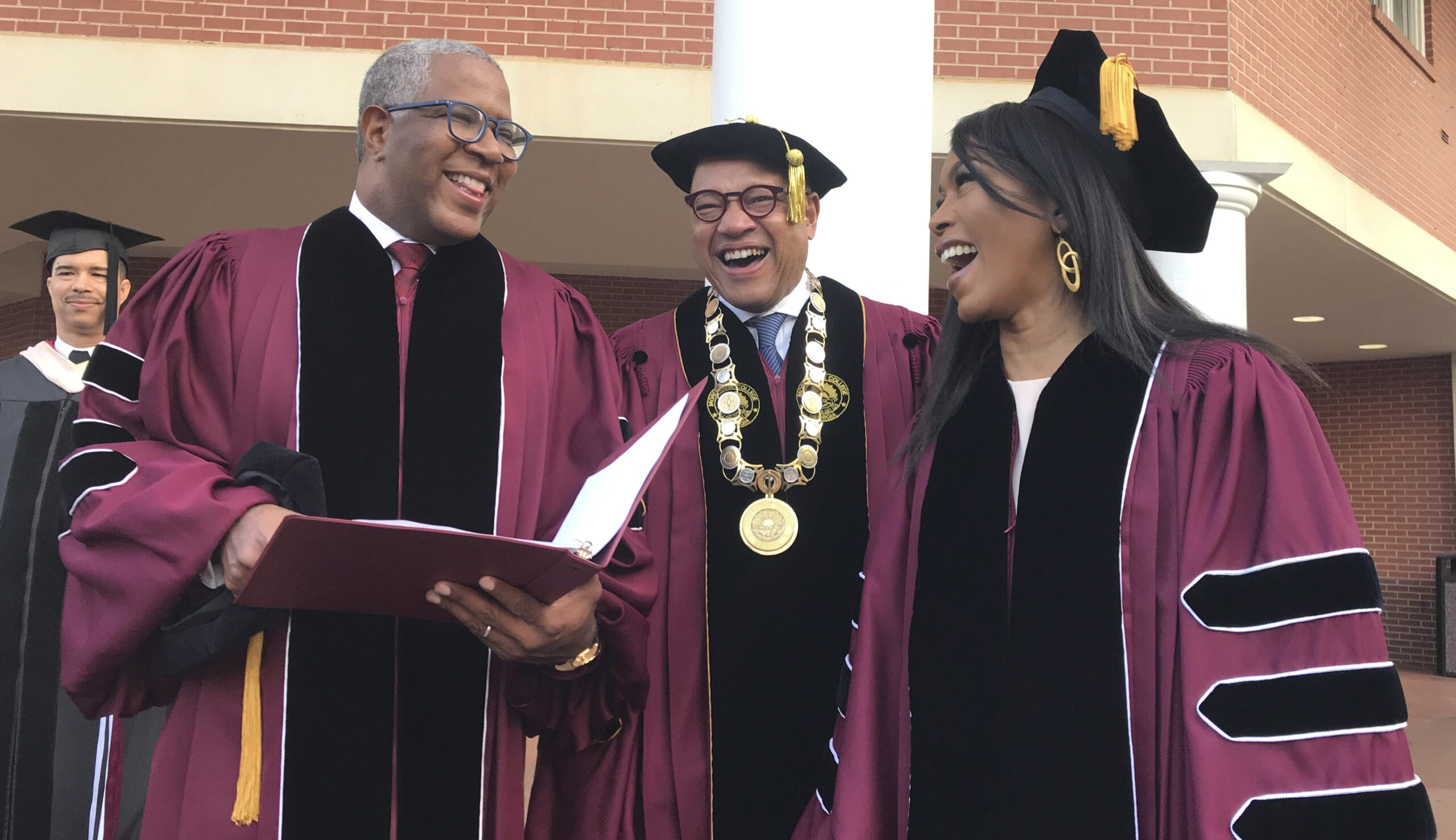 Billionaire commencement speaker to pay off student loans of entire class