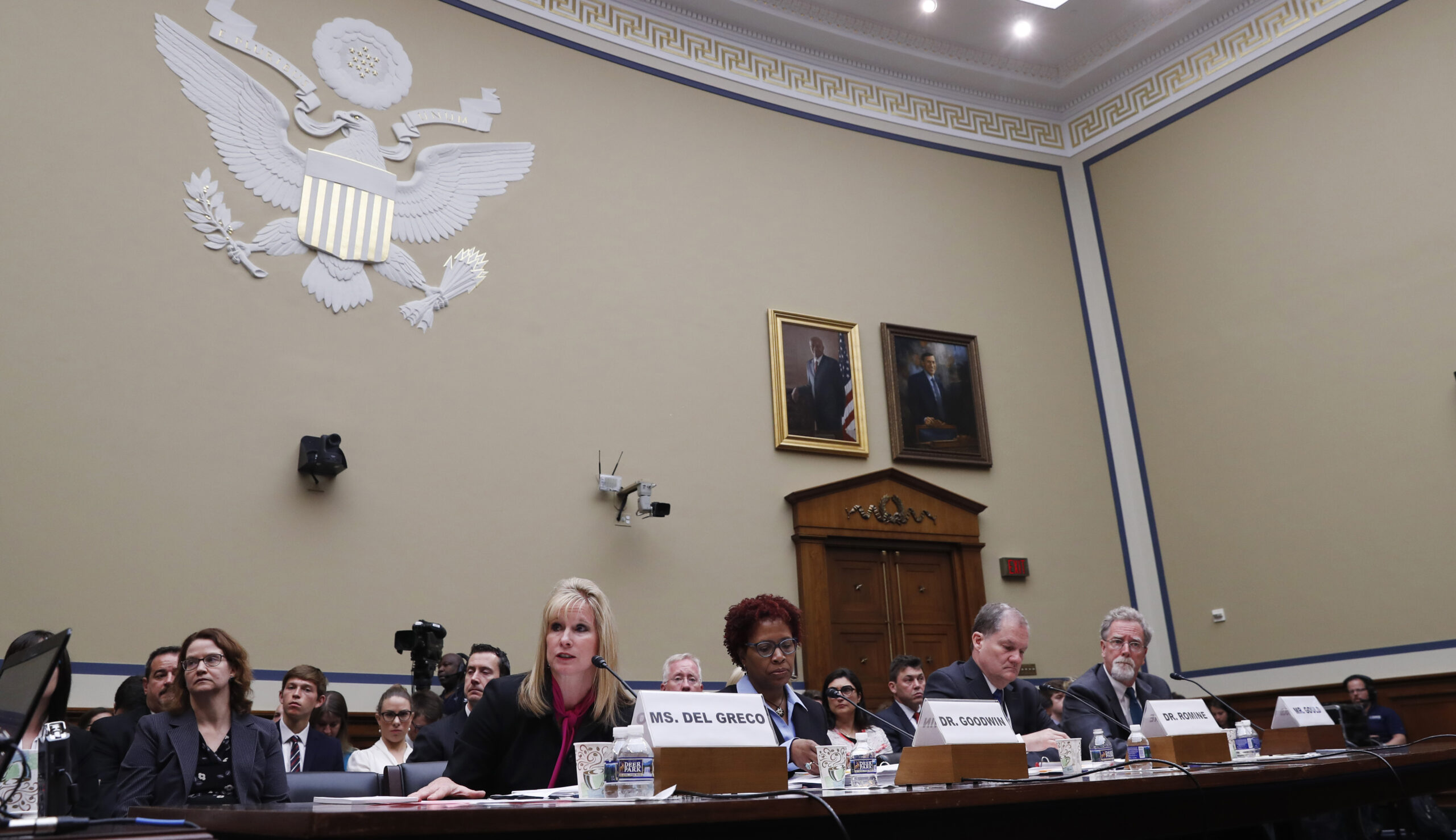 FBI has access to about 640M photographs, watchdog says