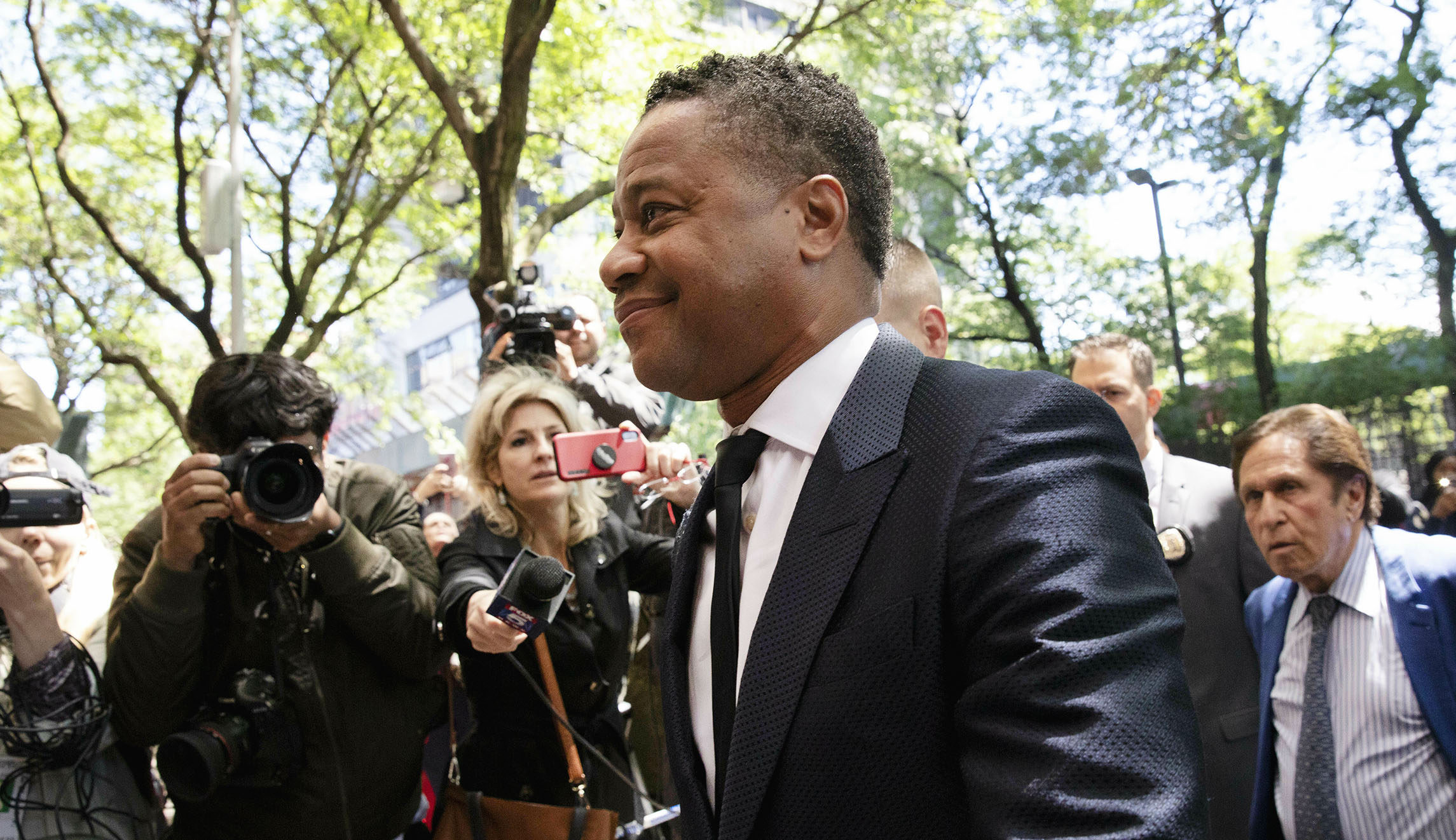 Cuba Gooding Jr. turns himself over to police after groping allegations