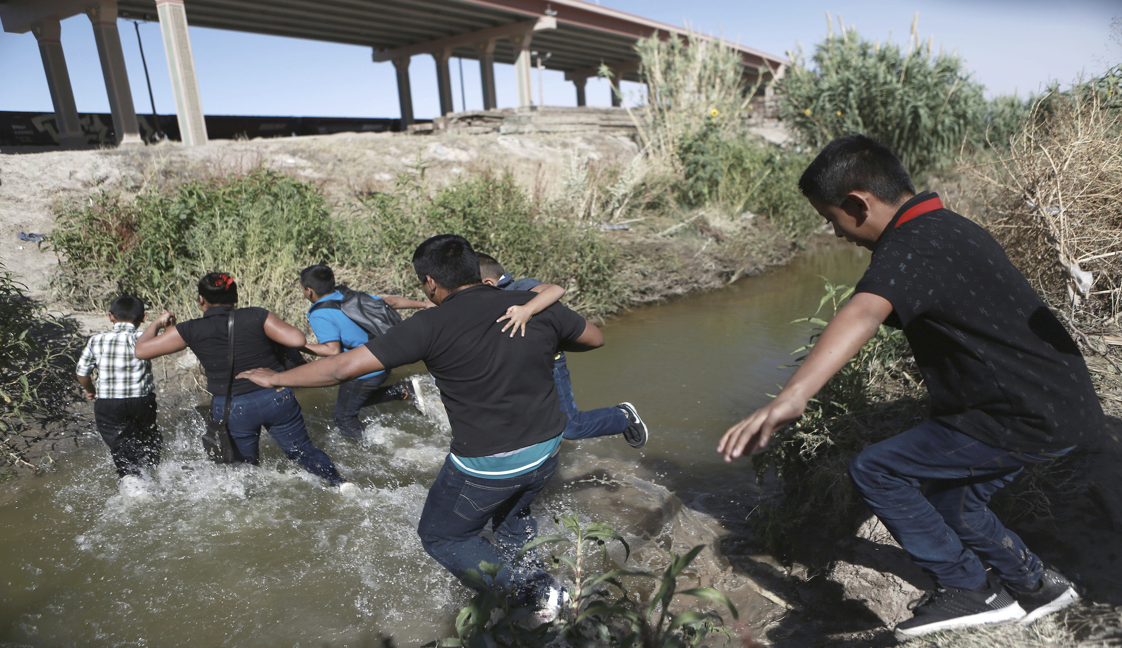 El Paso cites Biden’s ban on Venezuelans as reason to stop busing immigrants to NYC