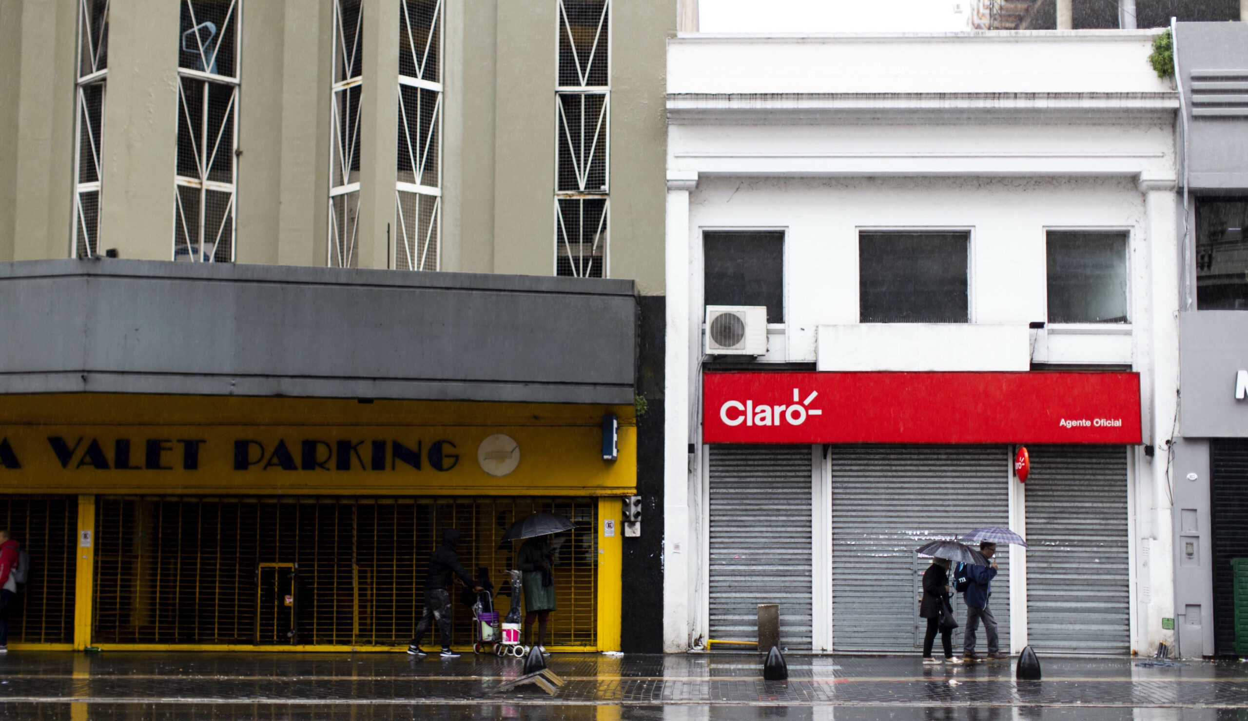 Power grid collapse leaves millions of South Americans in the dark
