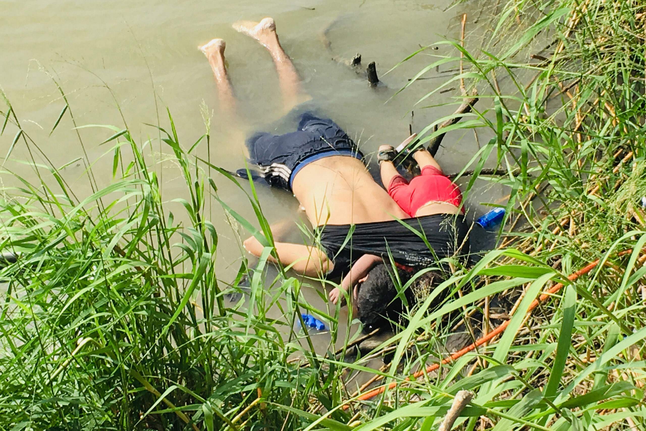 Searing photo of dead toddler with arm around her father’s head after both drowned in Rio Grande highlights perils of border crossing