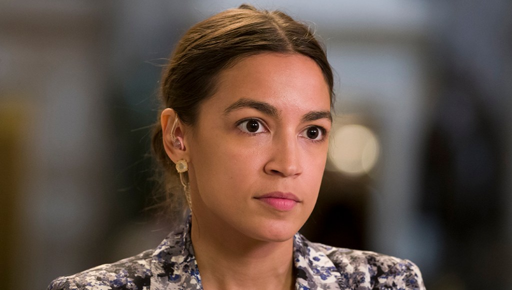 AOC urges illegal immigrants to fill out 2020 census