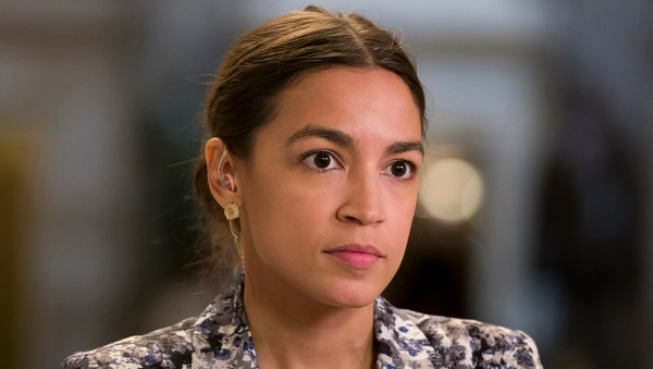 AOC urges illegal immigrants to fill out 2020 census