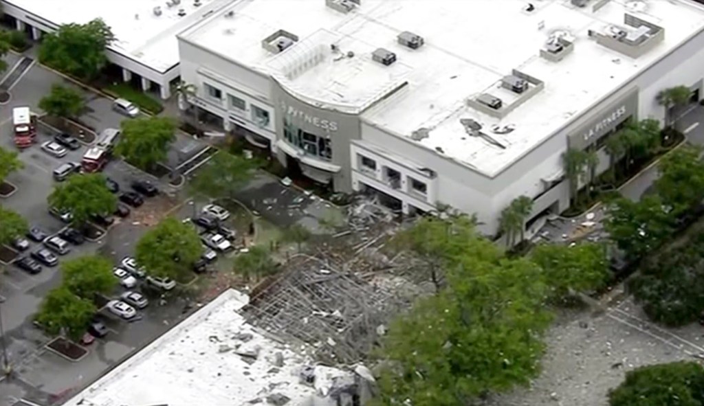 Explosion rocks Florida shopping center