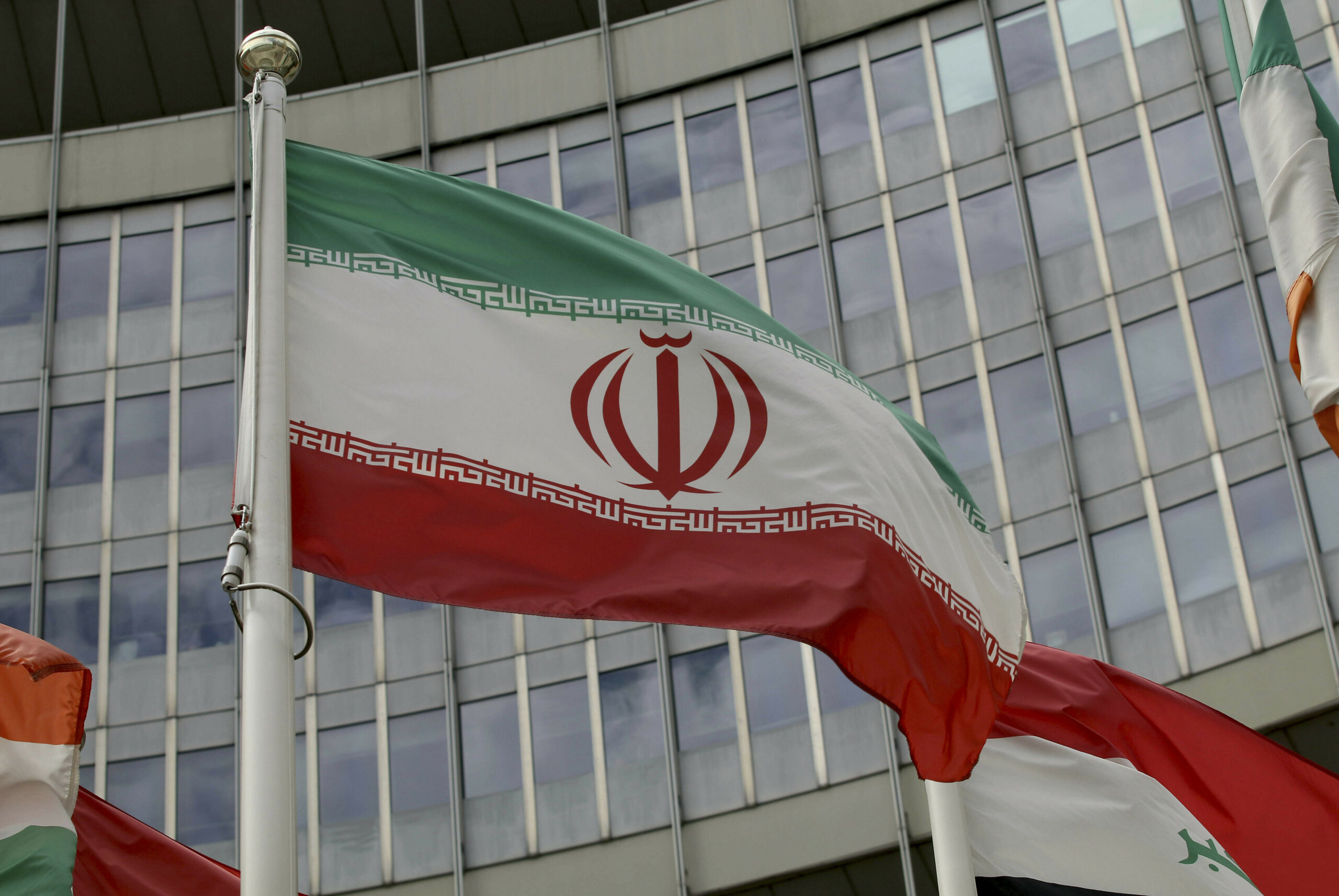 Iranian boats attempt to seize British tanker: Report