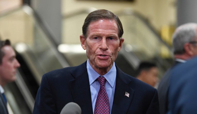 Richard Blumenthal announces bill that would make threatening reporters a federal crime