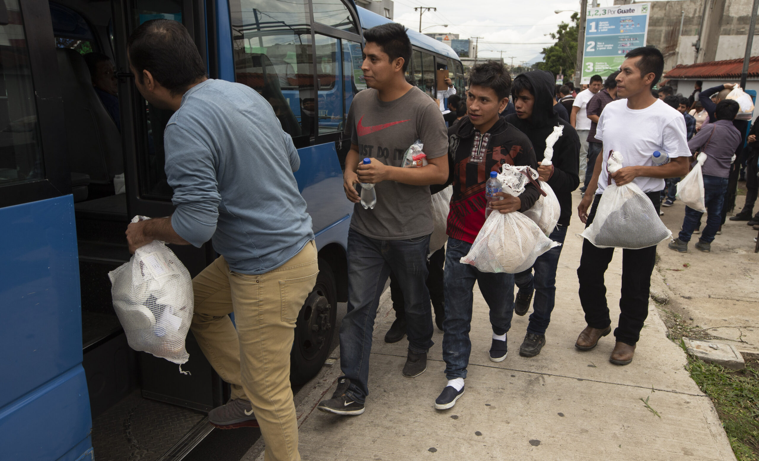 Trump threatens to punish Guatemala over failed immigration deal
