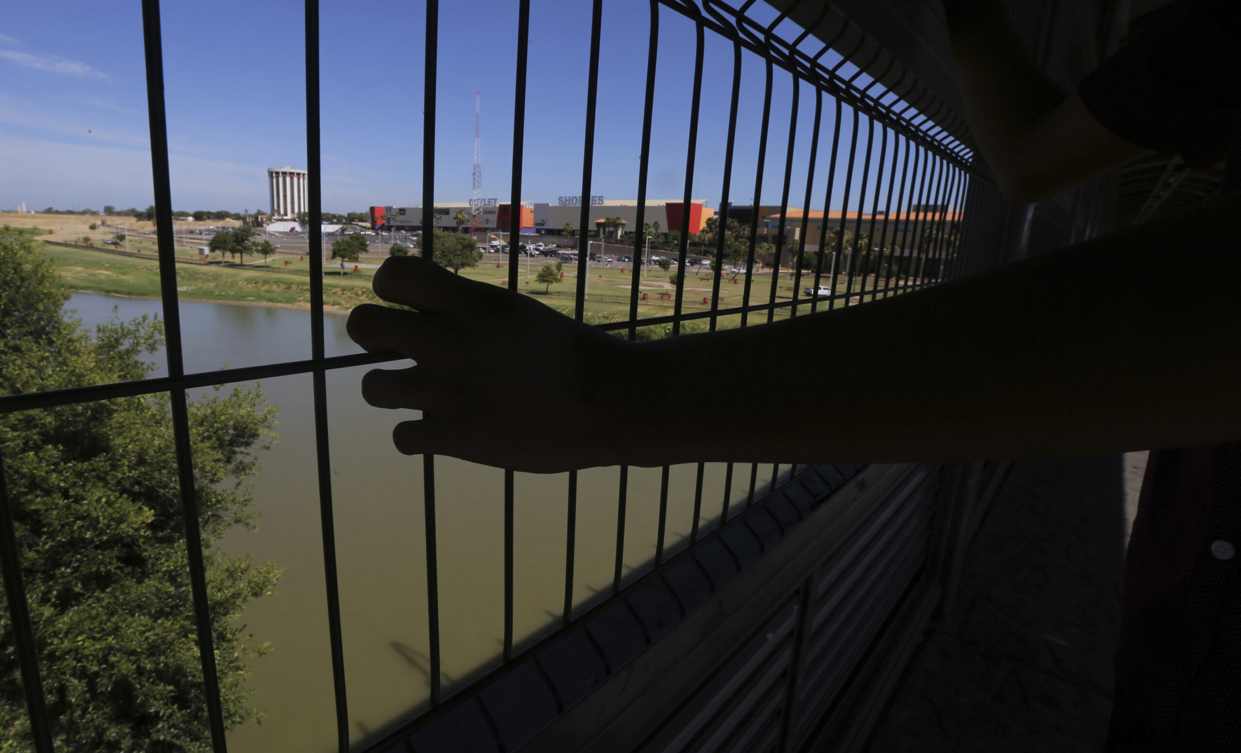 DACA recipient earns deportation after transporting undocumented immigrants in high-speed chase