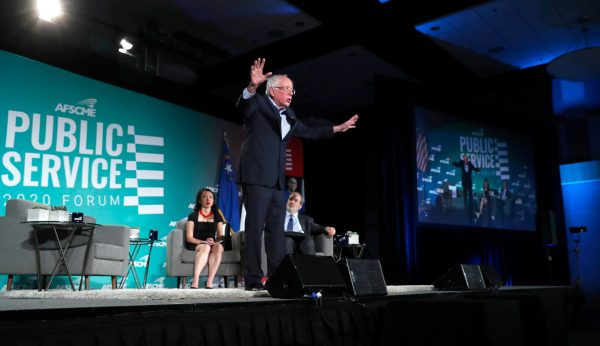2020 Democrats promise AFSCME members they’ll toss state ‘right to work’ laws
