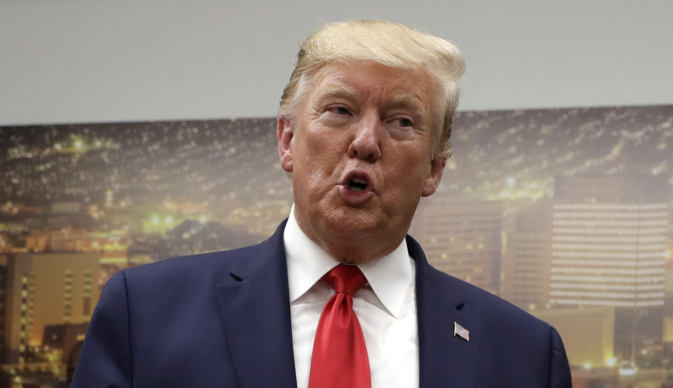 WATCH: Trump brings up rally crowd size during El Paso hospital visit
