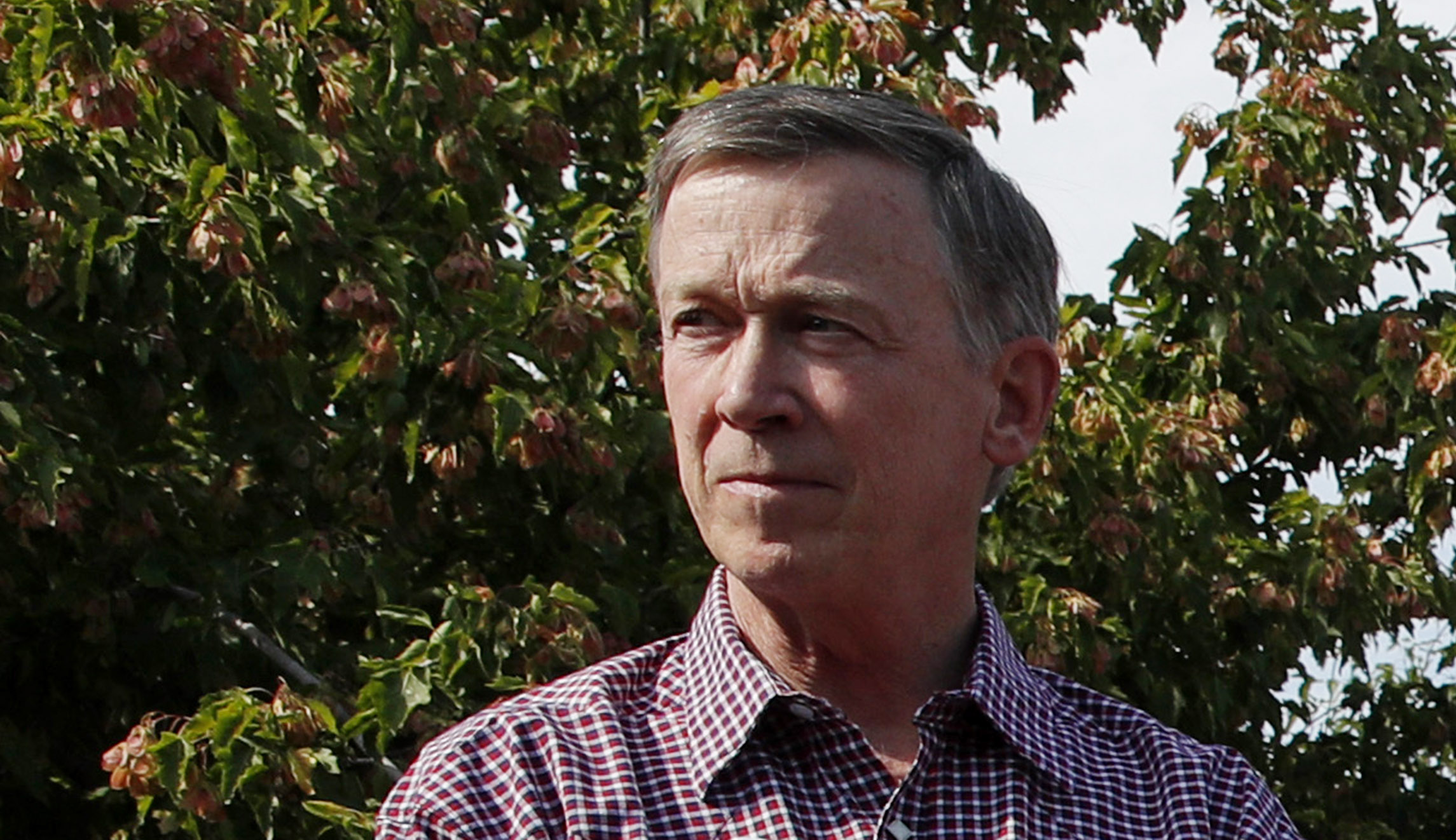 2020 Democrat takes aim at senator rivals