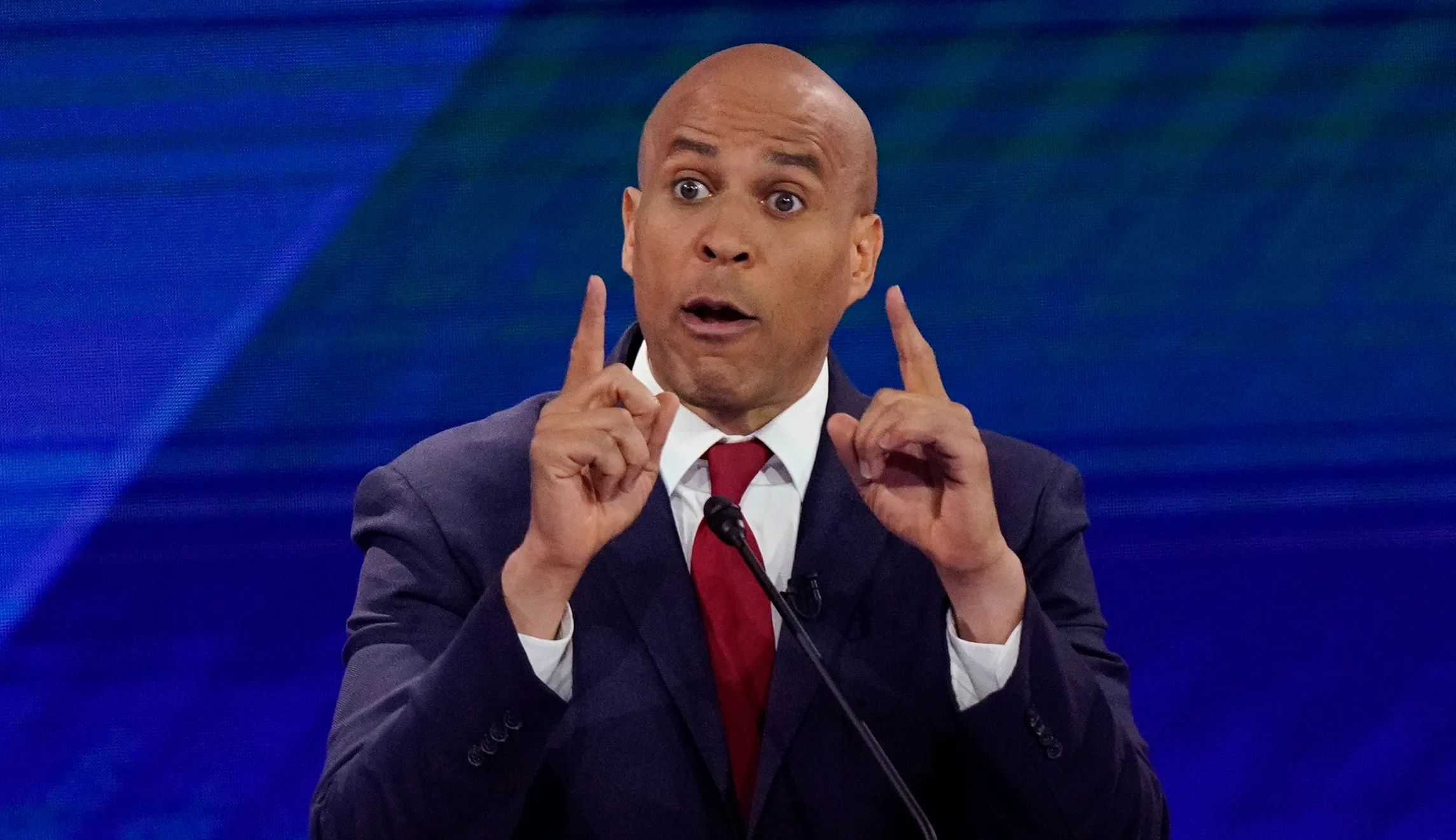 ‘Now or never’: Booker campaign chief warns he may be on brink of dropping out