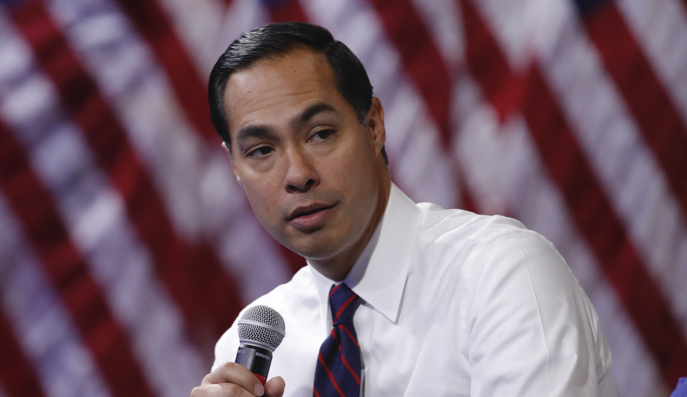 ‘Playing the media’: Empty threats of 2020 Democrats show an air of desperation