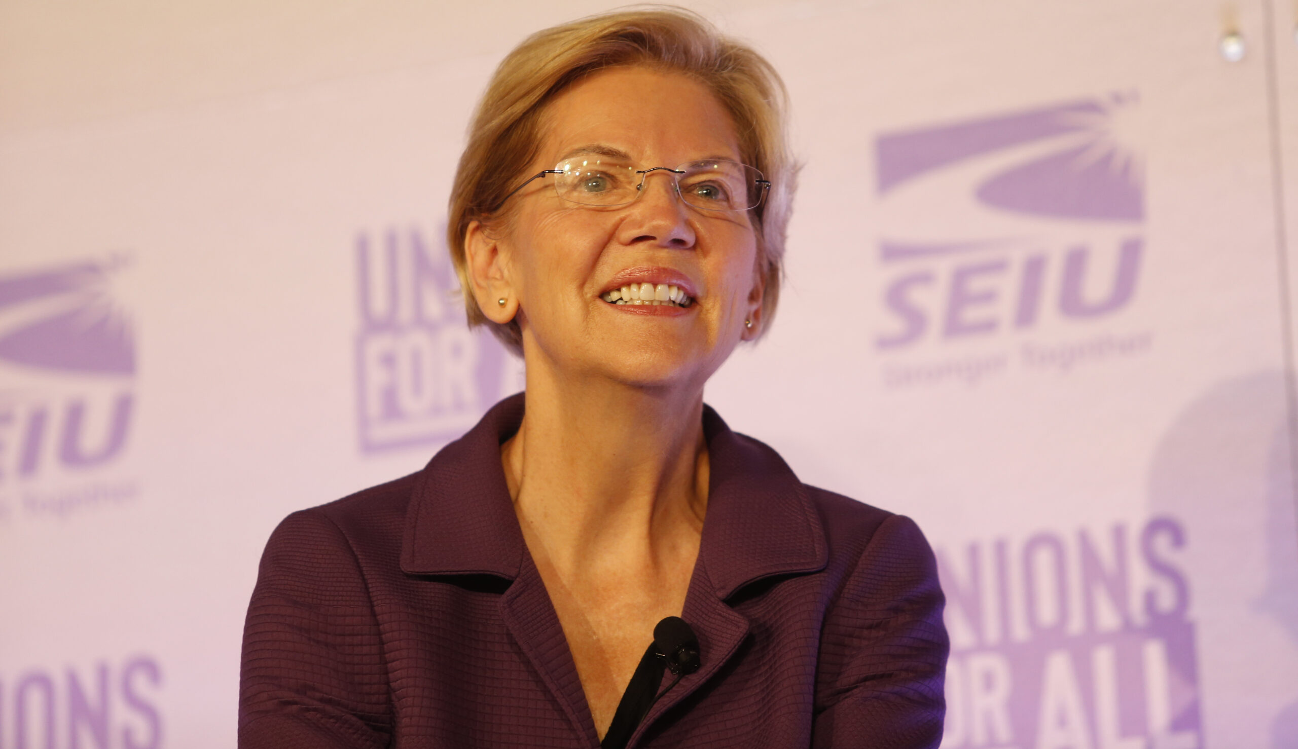 The Washington Post is head-over-heels in love with Elizabeth Warren