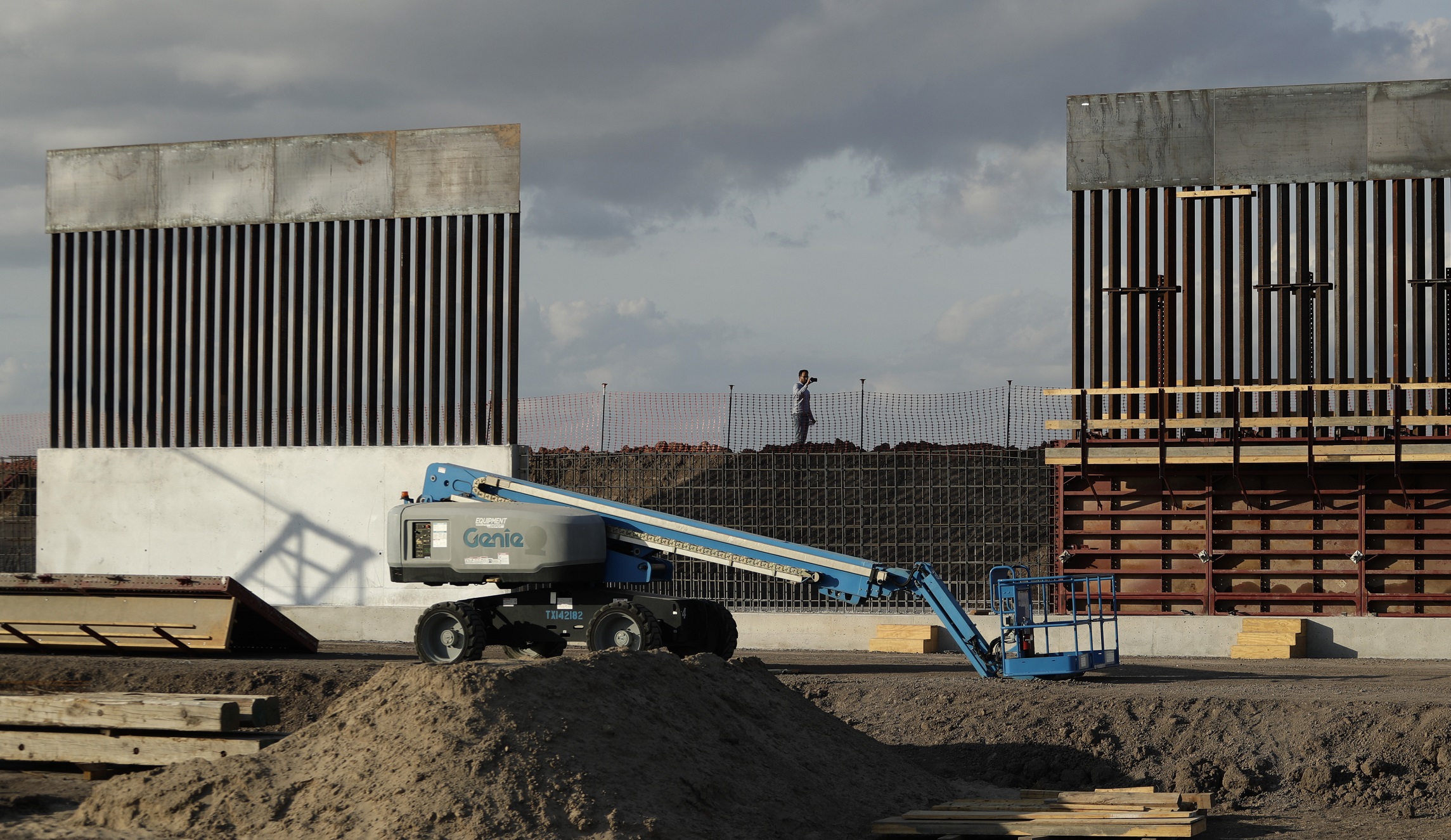 Border Patrol rescues three people stuck on top of new border wall