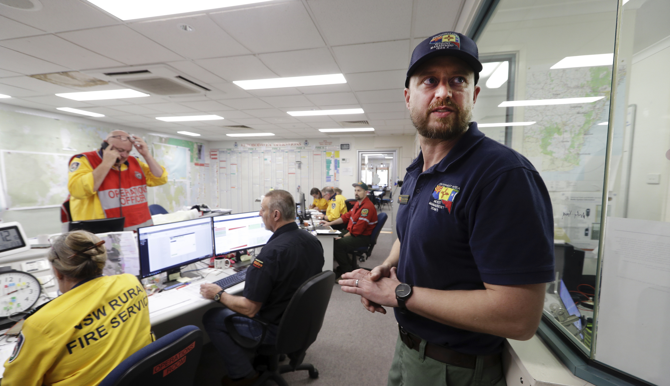 WATCH: American firefighters welcomed with standing ovation in Australia
