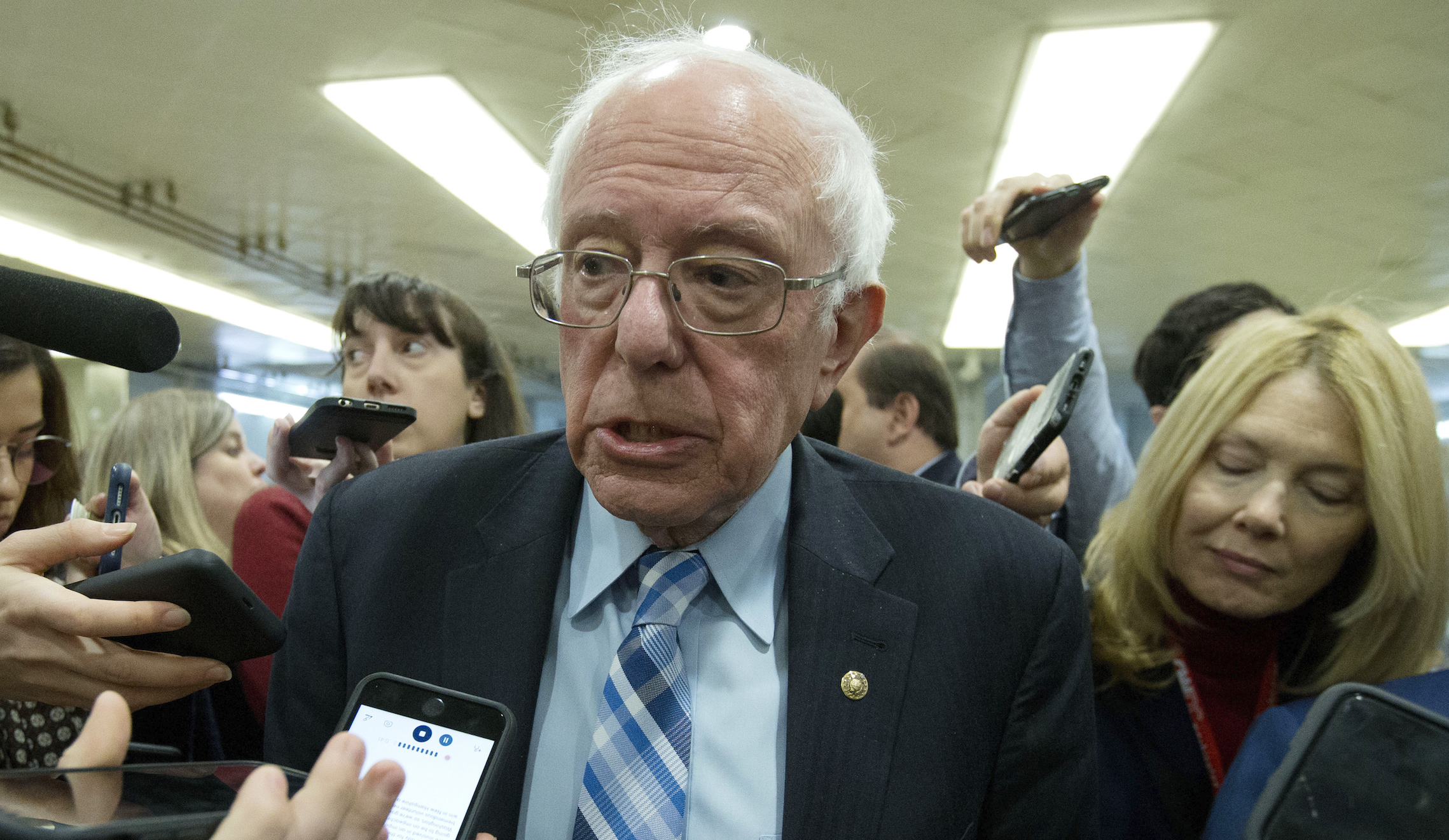 2020 Democrats tiptoe around fraught history with Bernie Sanders