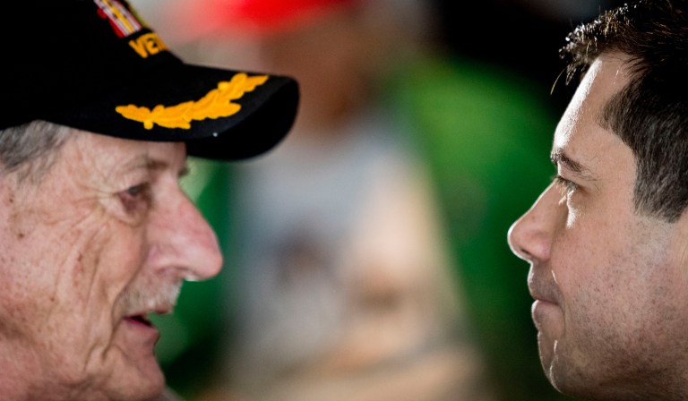 2020 Democrats’ pitch to independents and Republicans falling flat