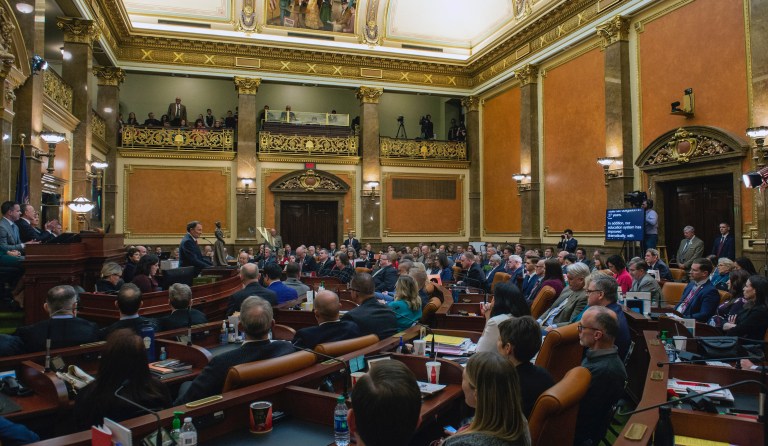 Utah Senate votes to decriminalize polygamy