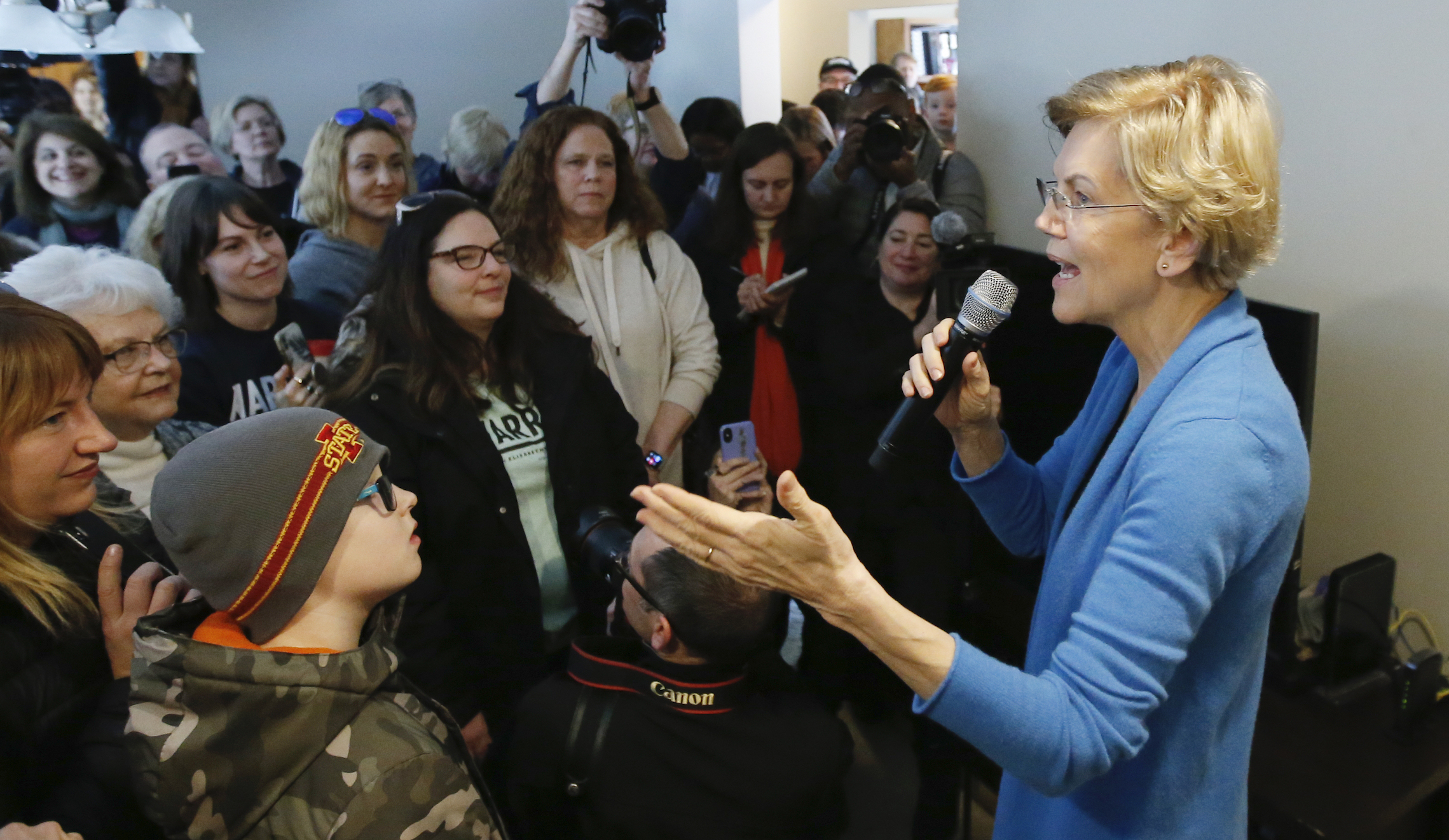 ‘Final strokes’: Warren tries to close Iowa gap by slamming Sanders as ‘narrow’ candidate