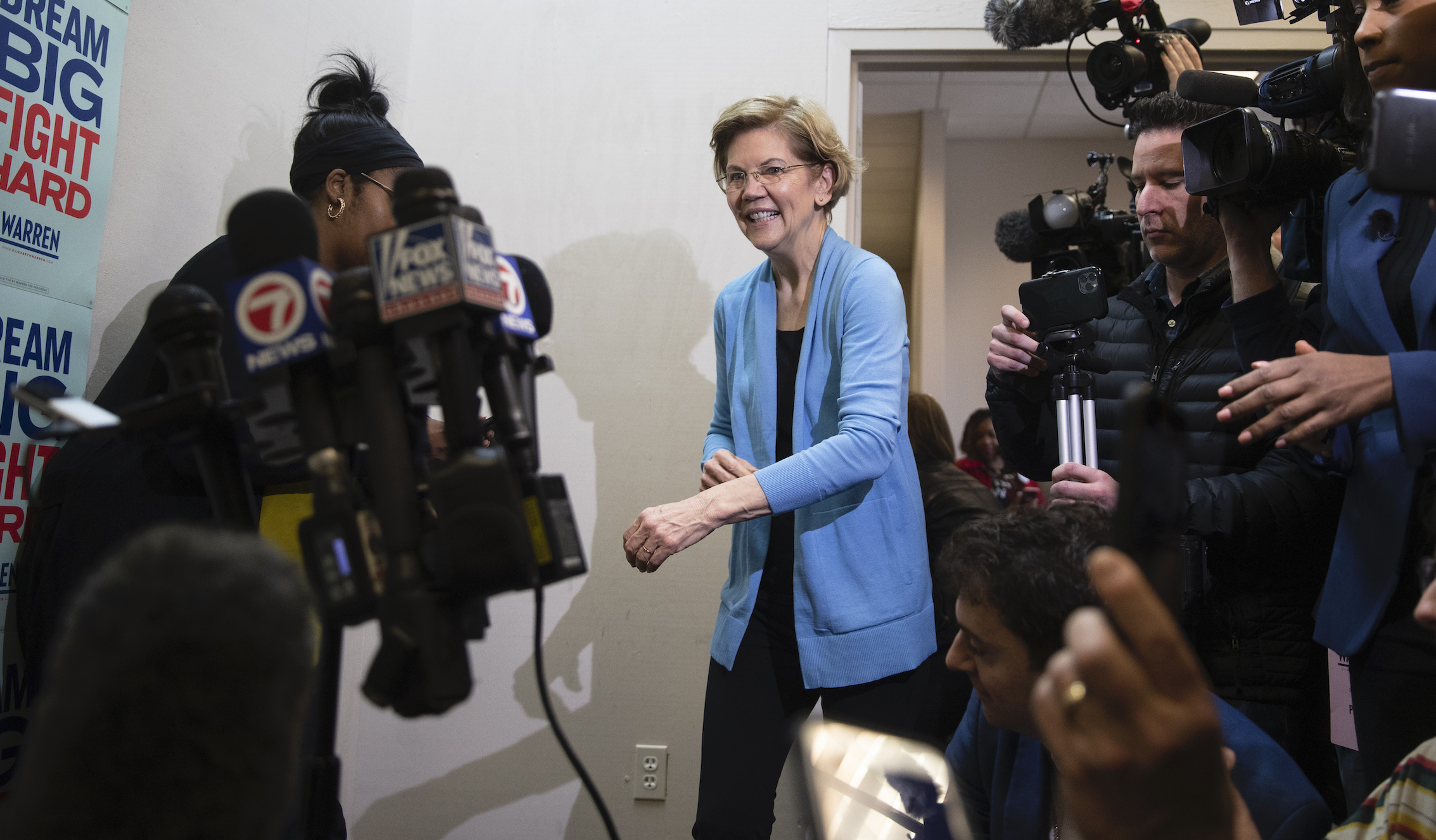 Influential teacher union leader backs Warren