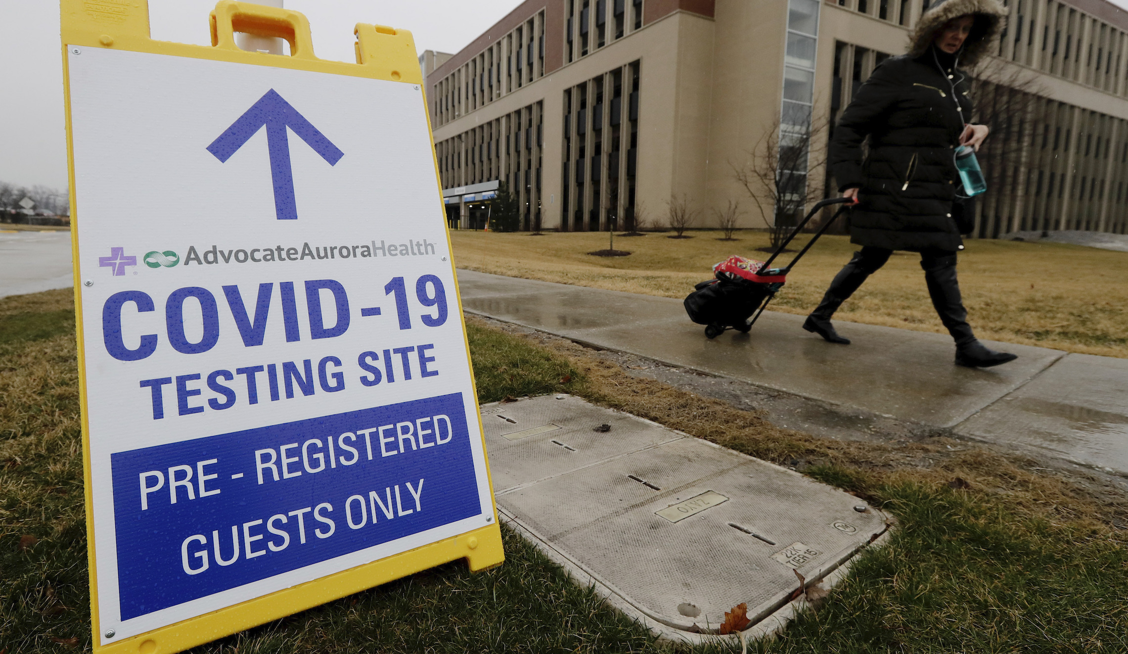 12 nurses at UIC hospital test positive for COVID-19