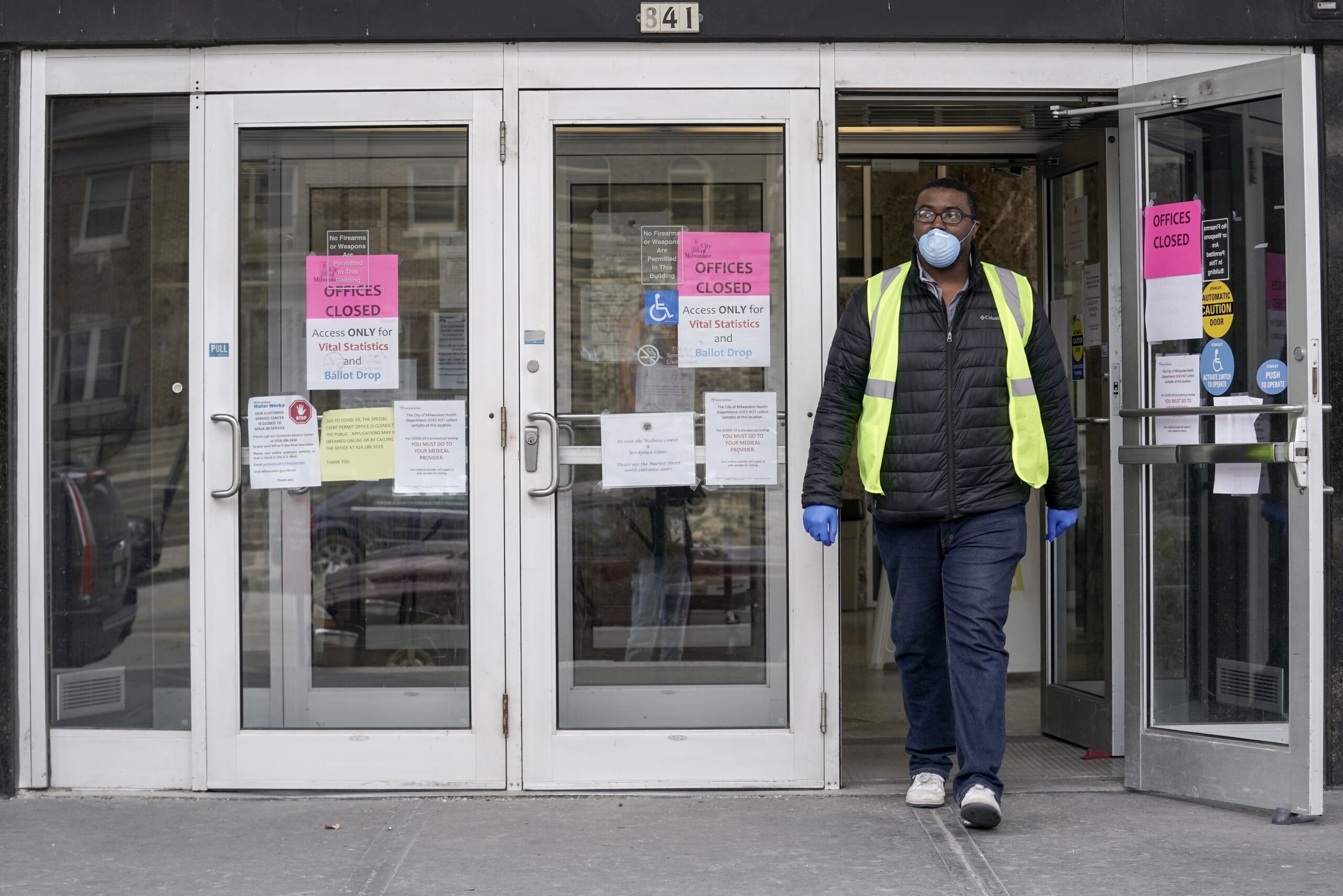 Wisconsin coronavirus count ticks up, hospitalizations and deaths down