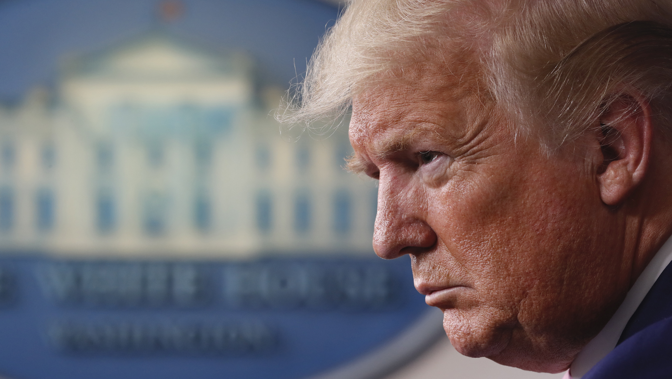 Trump considers ban on flights between coronavirus hot spots
