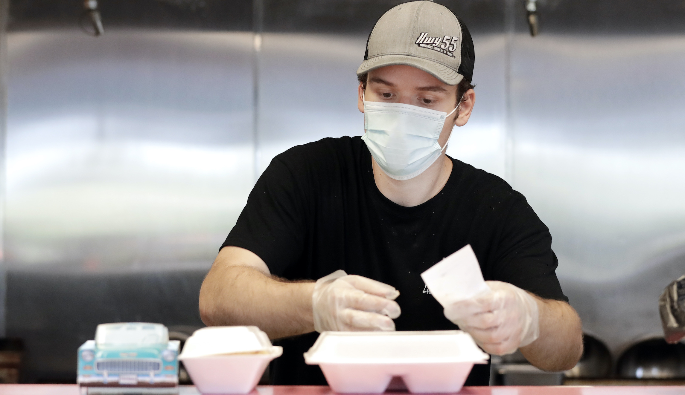 Tennessee lifts capacity restrictions on restaurants, retail