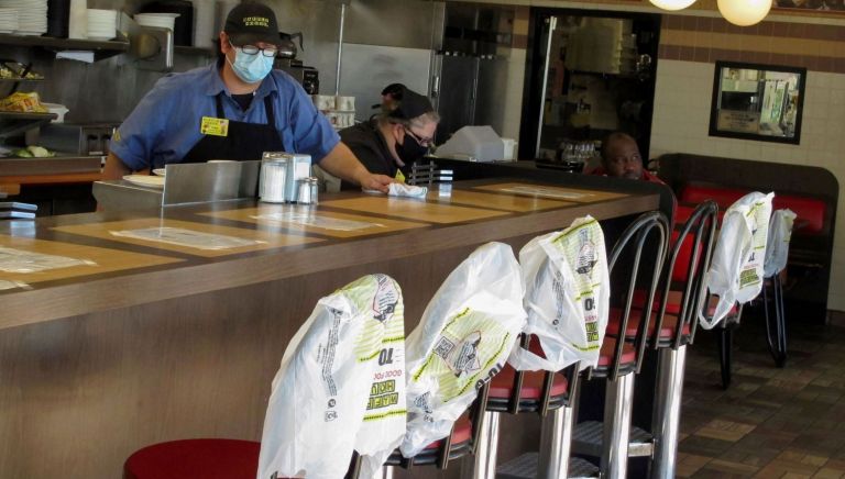 Trump advisers forecast strong recovery by the fall if states reopen rapidly