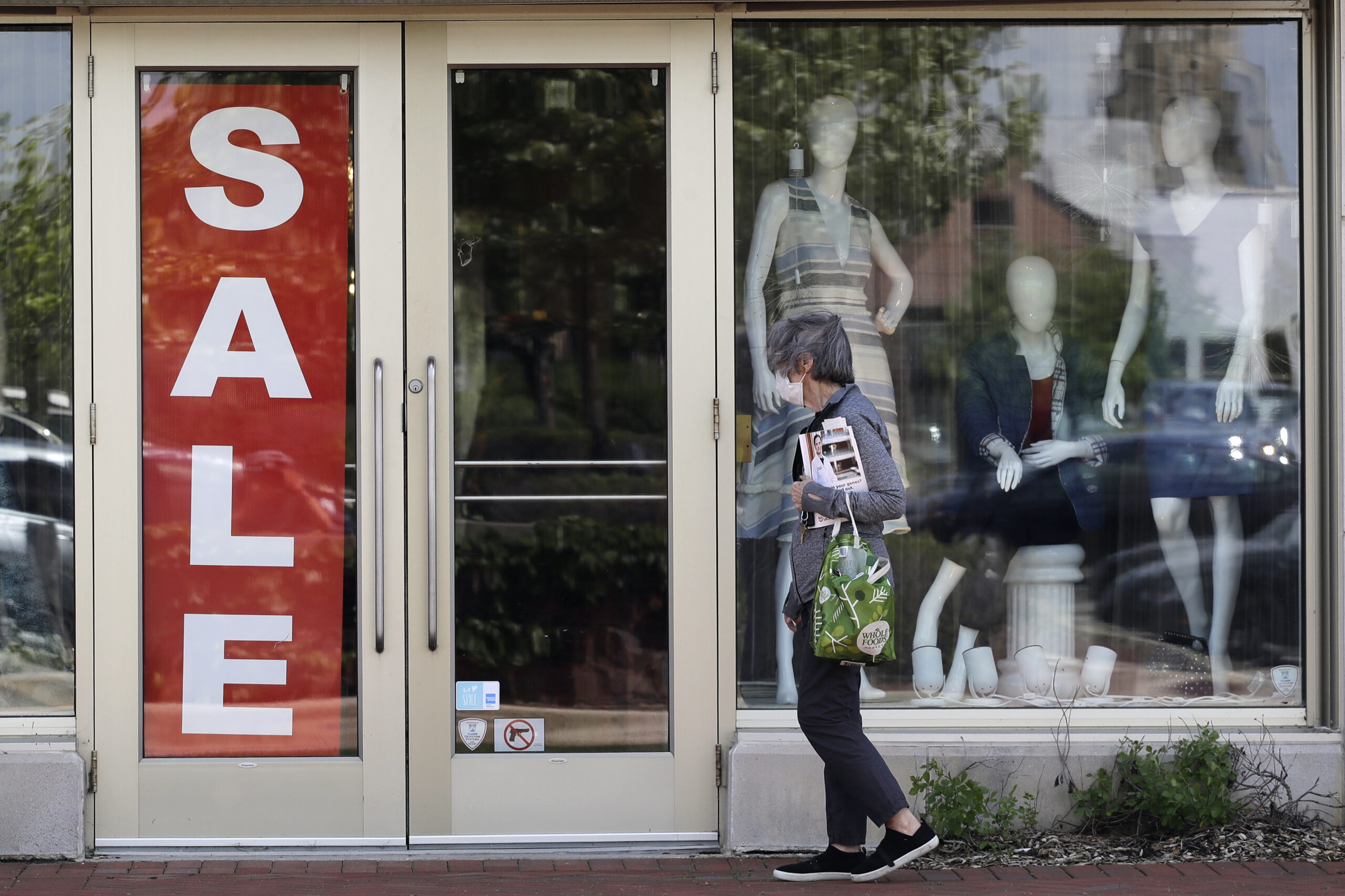 Retail sales increased 1.2% in July to record high