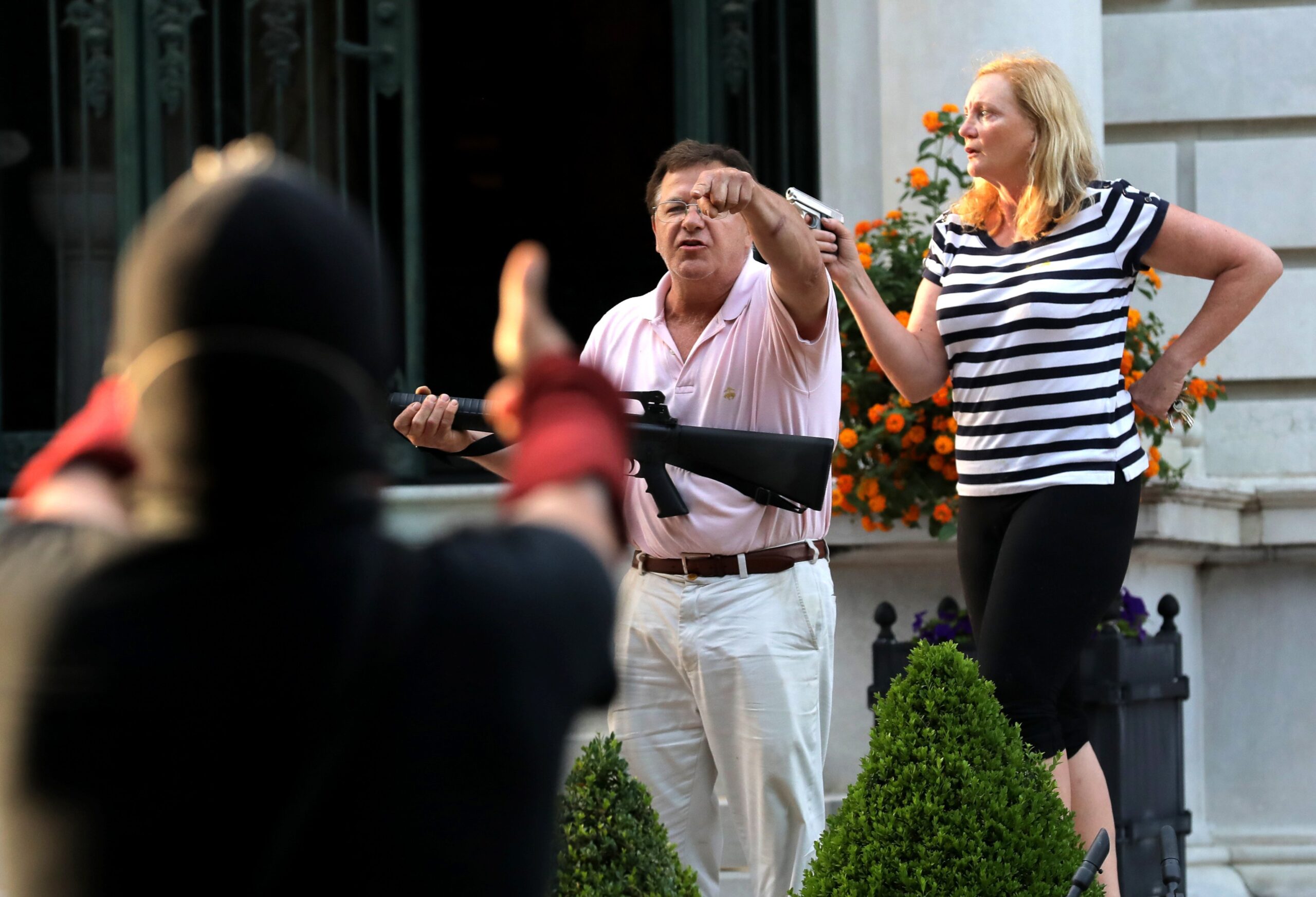 St. Louis couple point guns at protesters calling for mayor to resign