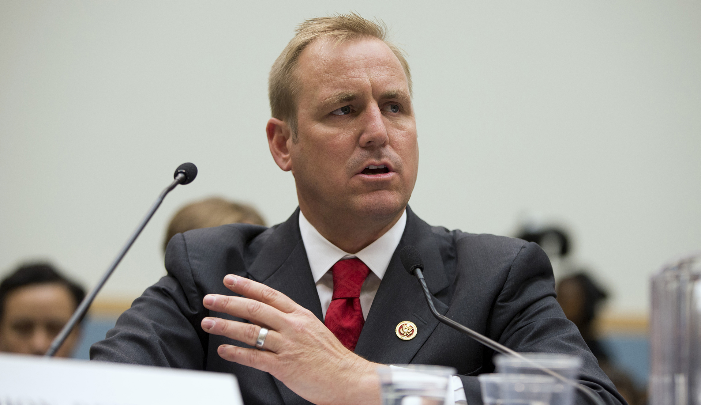 Comprehensive immigration deal elusive as GOP centrists try to force a vote
